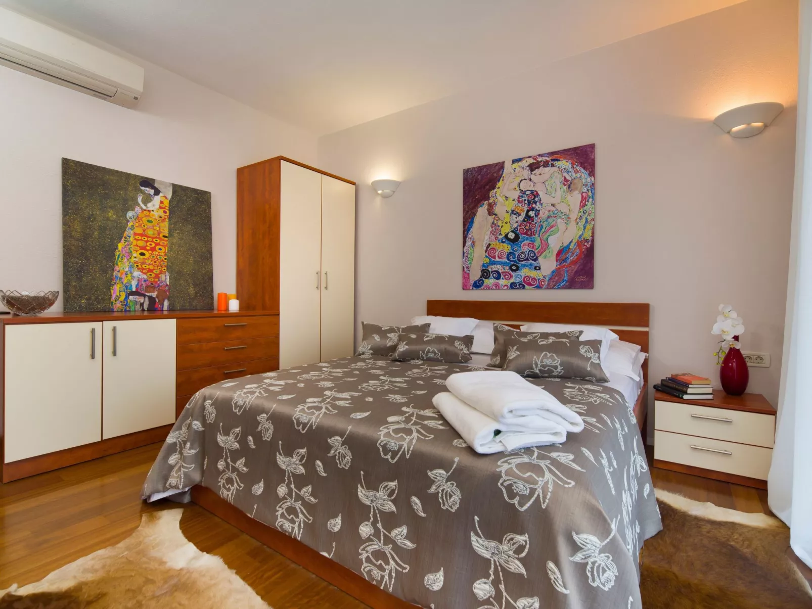 Ferienvilla mit Garten, Grill und Terrasse-Dedans