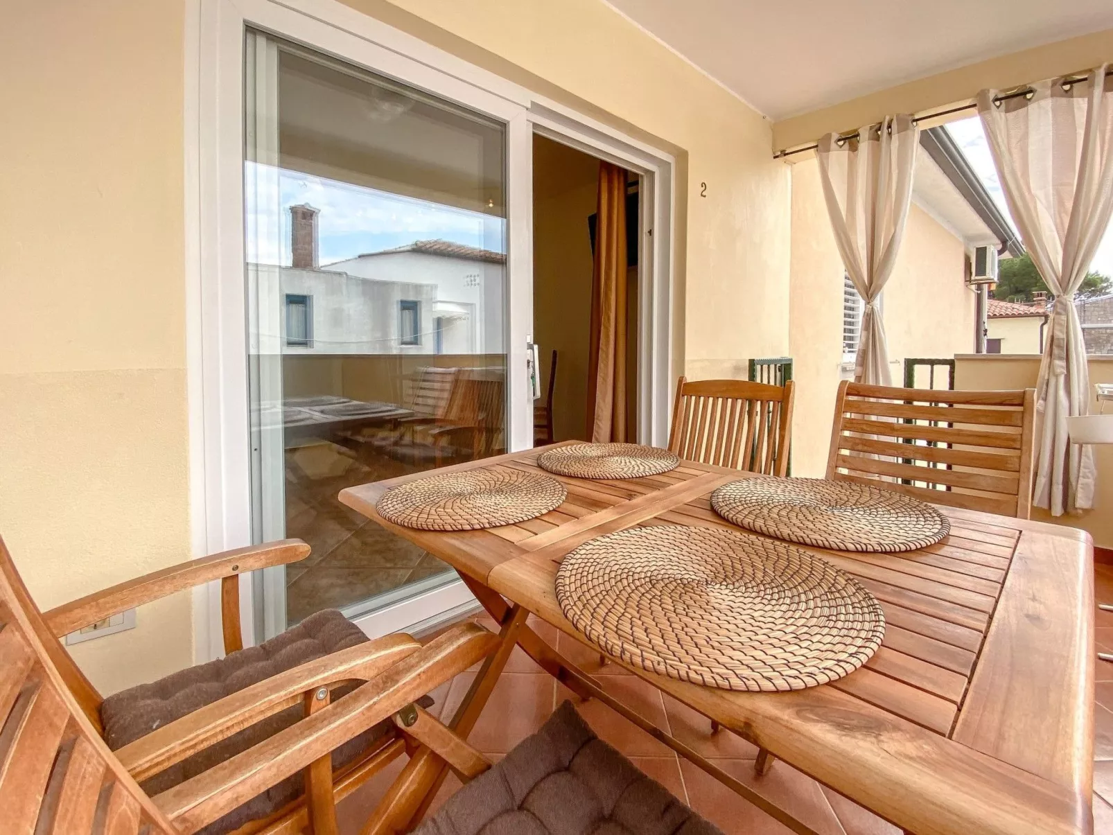 Wohnung "Viviana" direkt am Strand-Dehors