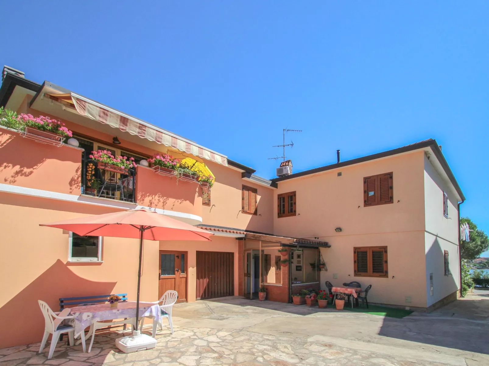 Für 2 Personen ca. 30 m&sup2; in Karigador, Istrien (Umag und Umgebung)-Draußen