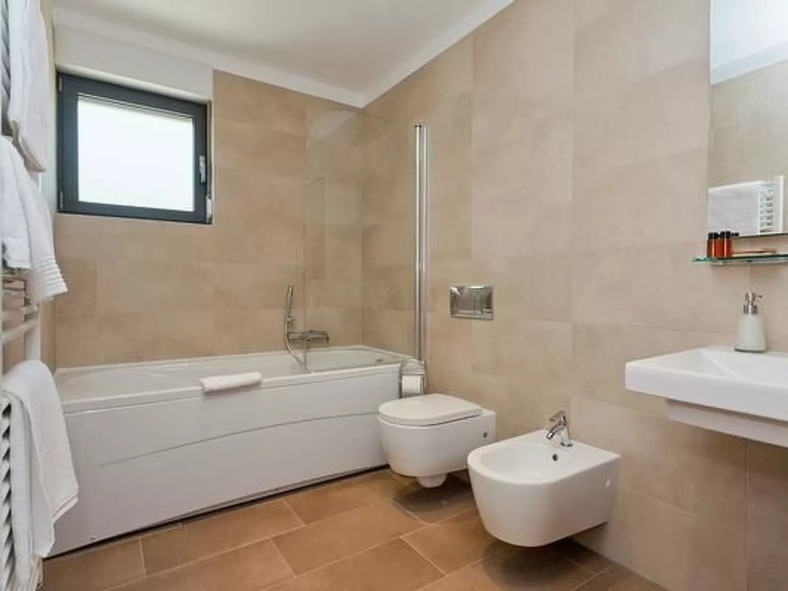 Designvilla mit Dachterrasse und Panoramablick-Inside