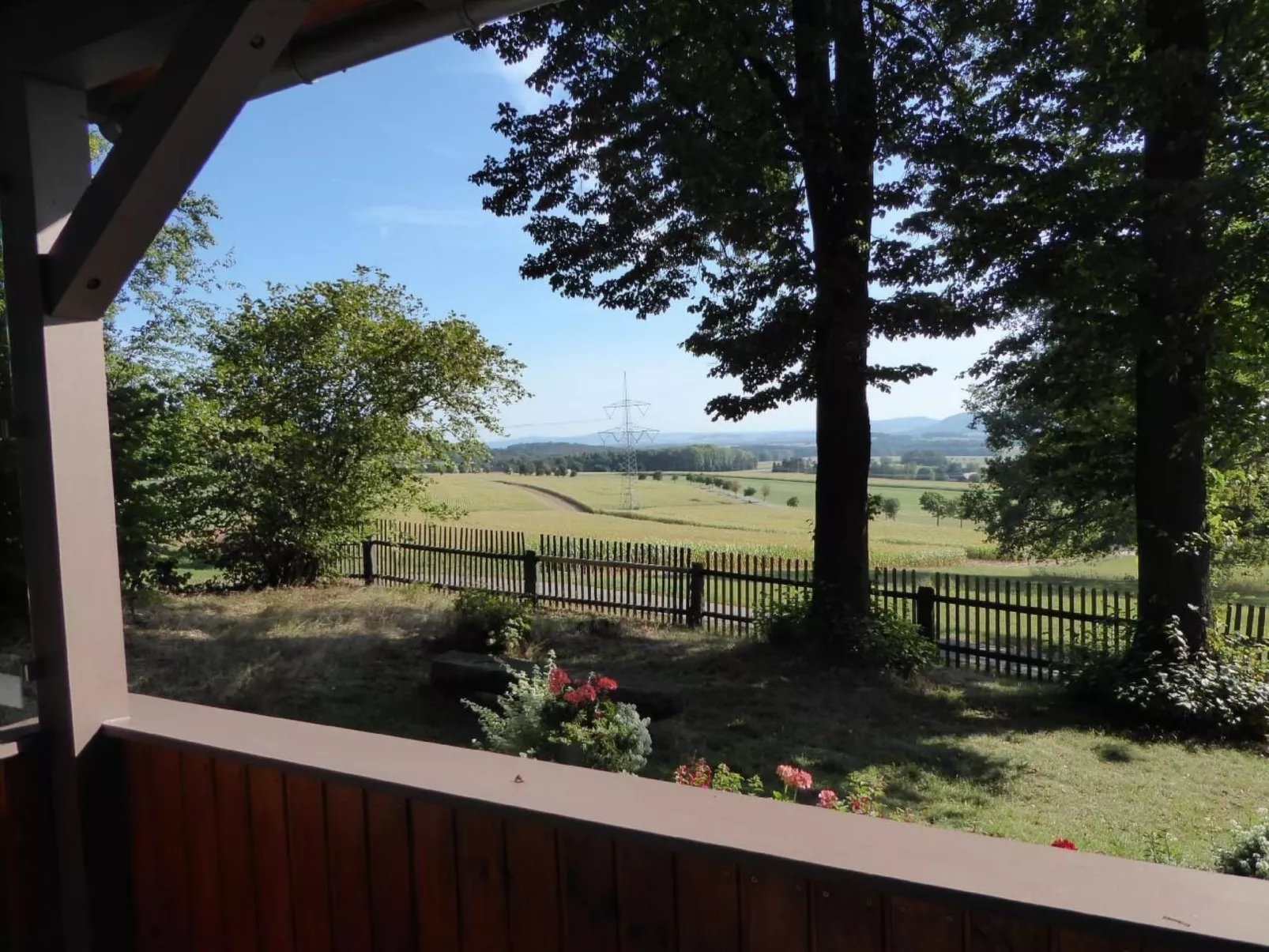 Mit Blick auf die Berge-Dehors