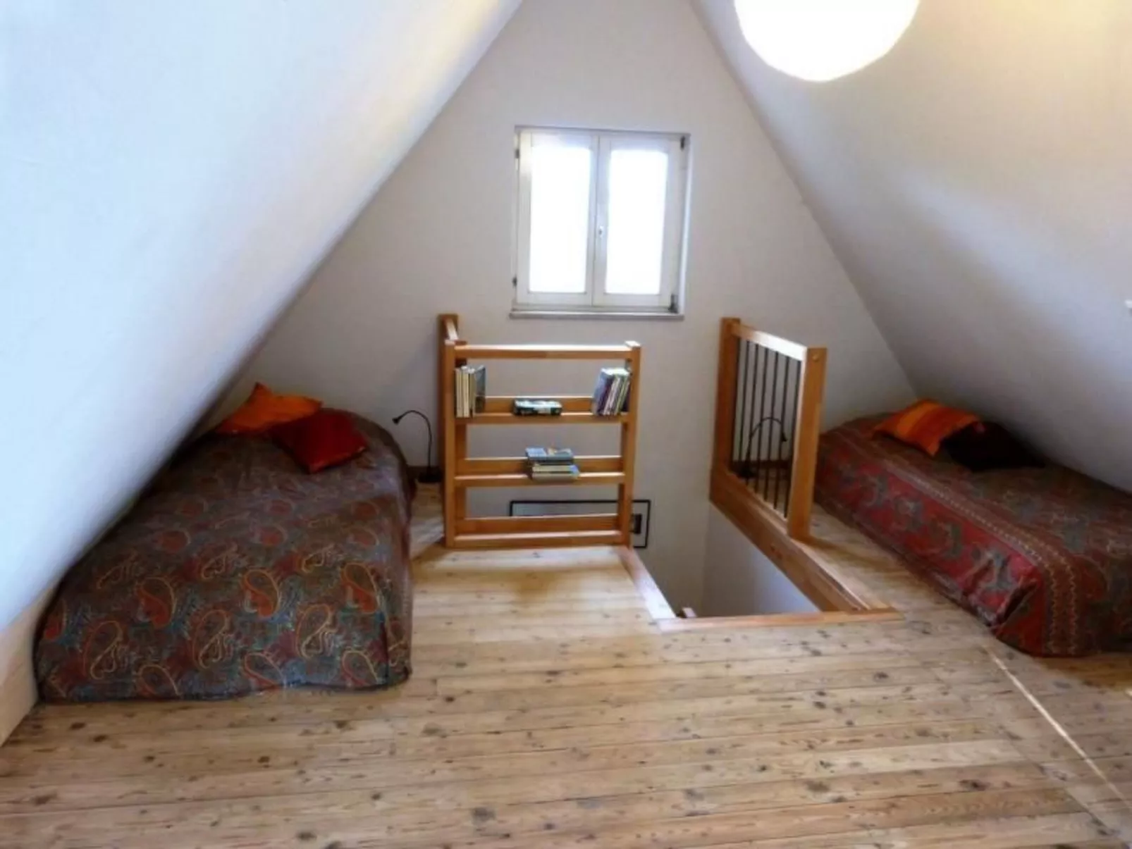 Haus mit  freier Fahrradnutzung und kleinem Boot-Image-tags.info