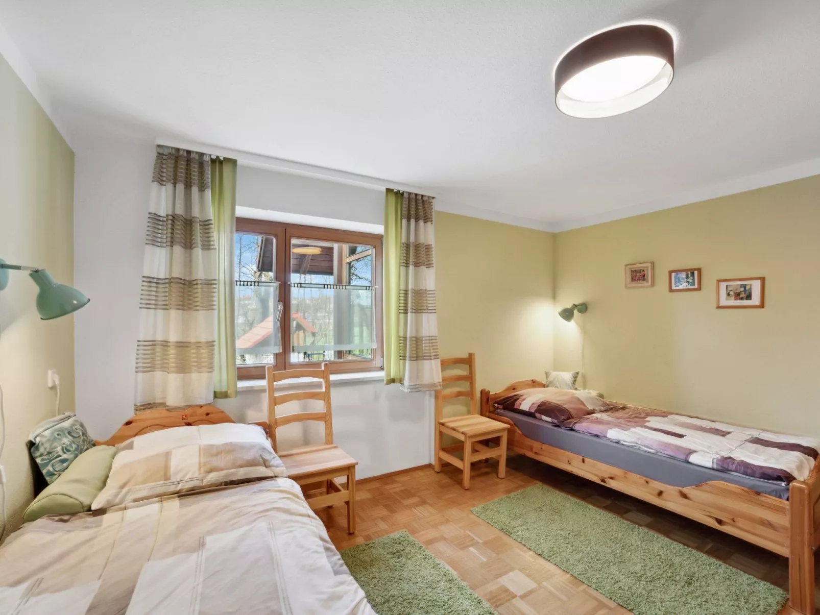 Home of Family-Drinnen