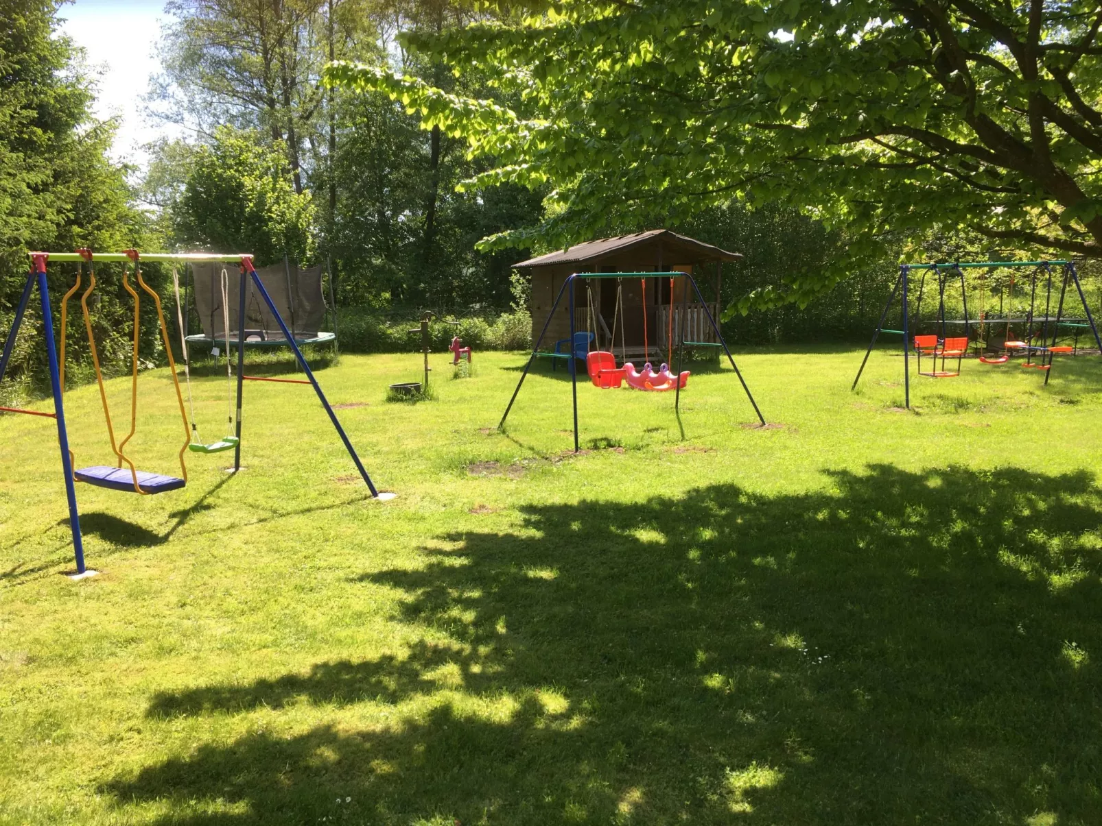 Haus mit Spielwiese-Outside