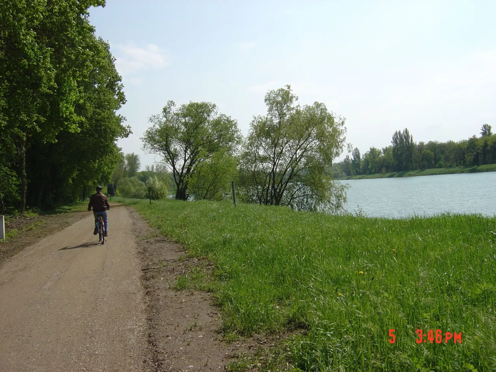 Direkt am Rhein-Draußen