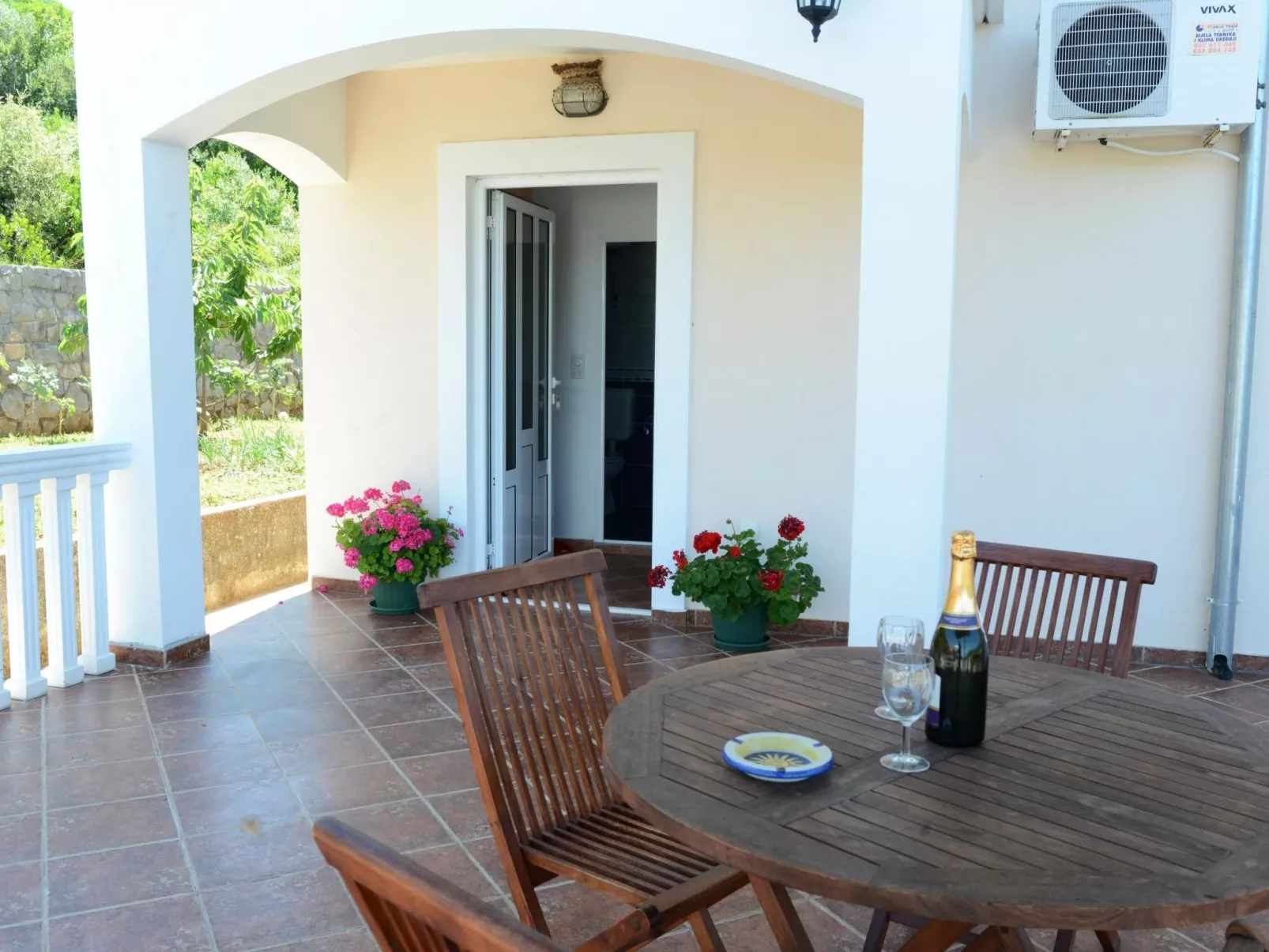 Studioapartment Lazarevic mit Balkon - Dehors