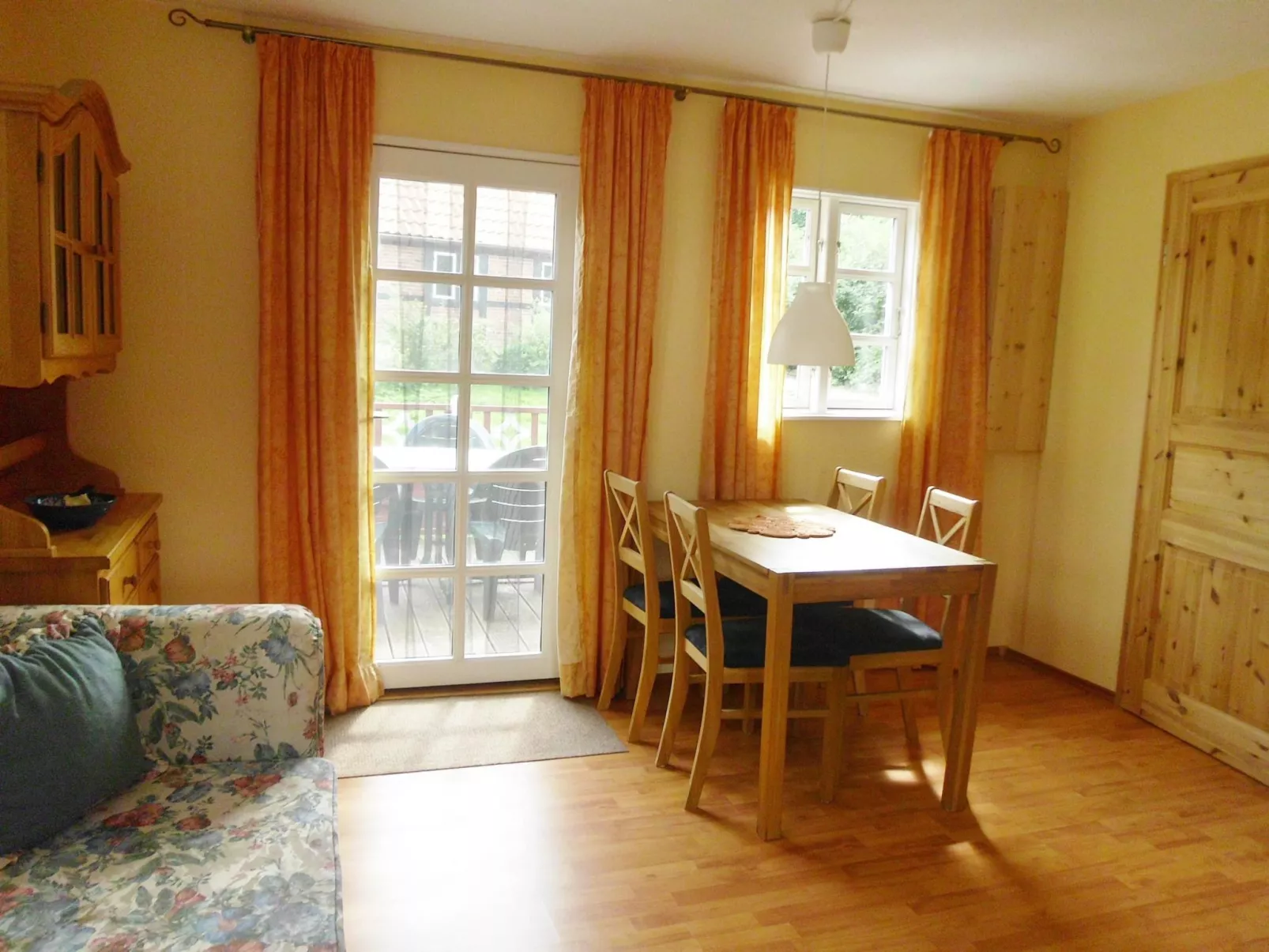 Haus in Zimmert mit Terrasse, Grill und Garten-Inside