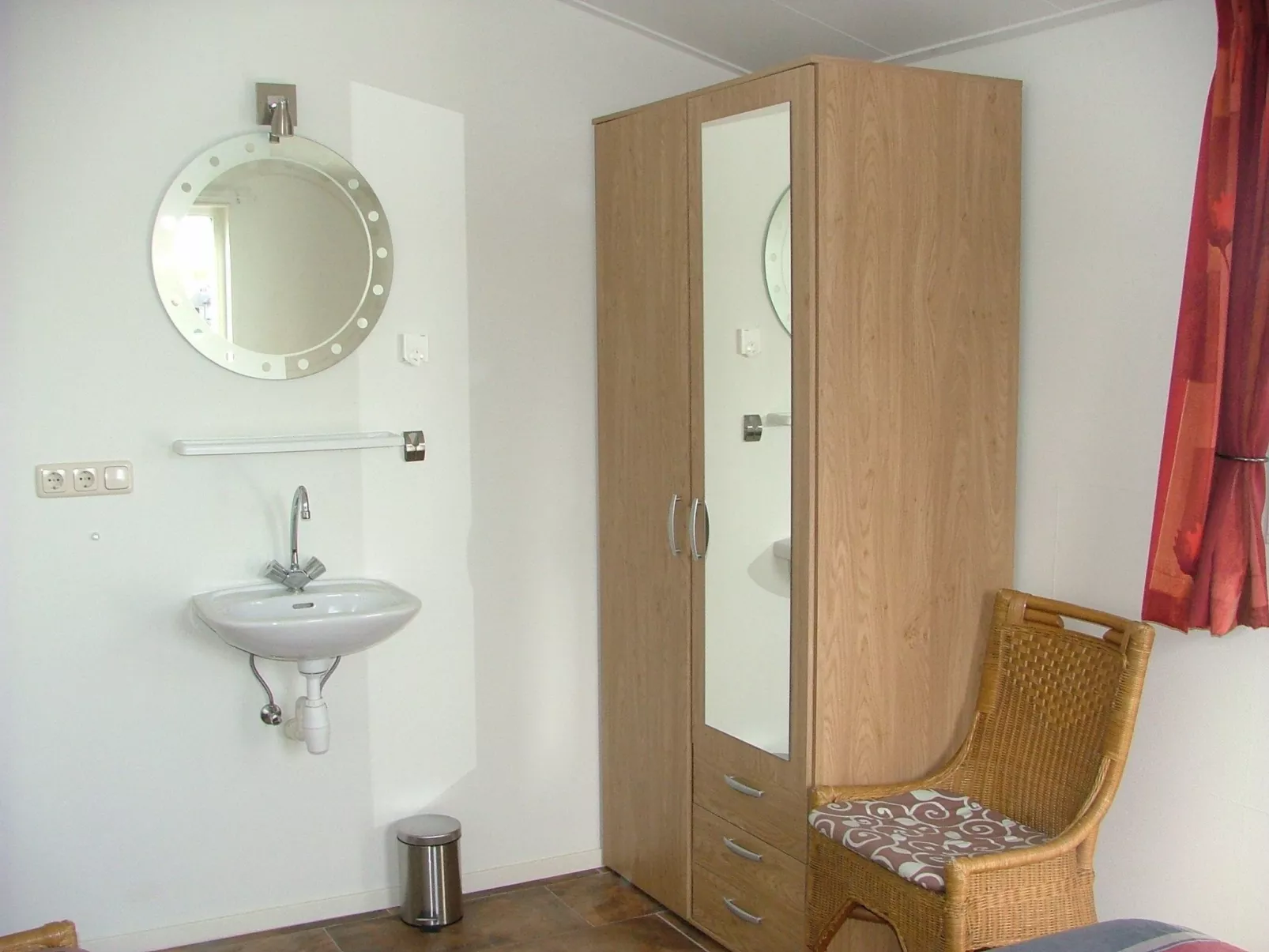 Boot "De Frijheit" mit Blick auf das Wasser-Dedans