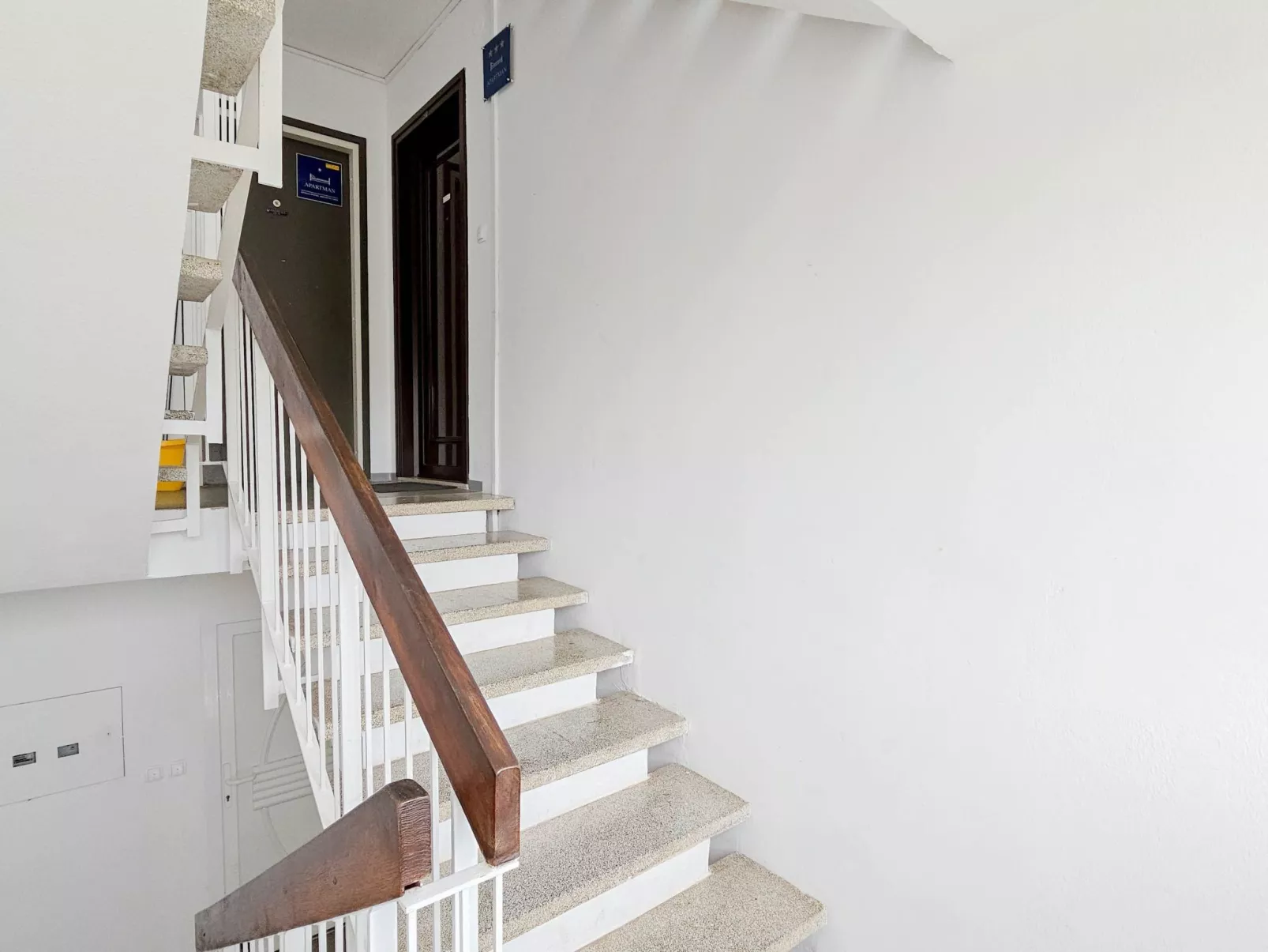 "Olga" mit Balkon-Drinnen