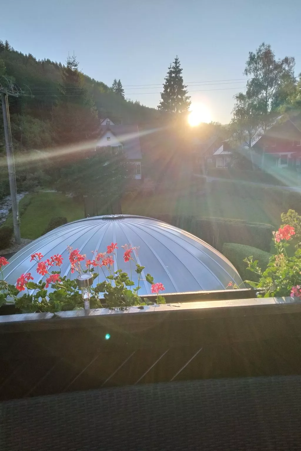 Mit solarbeheiztem Außenpool und Sauna-Draußen