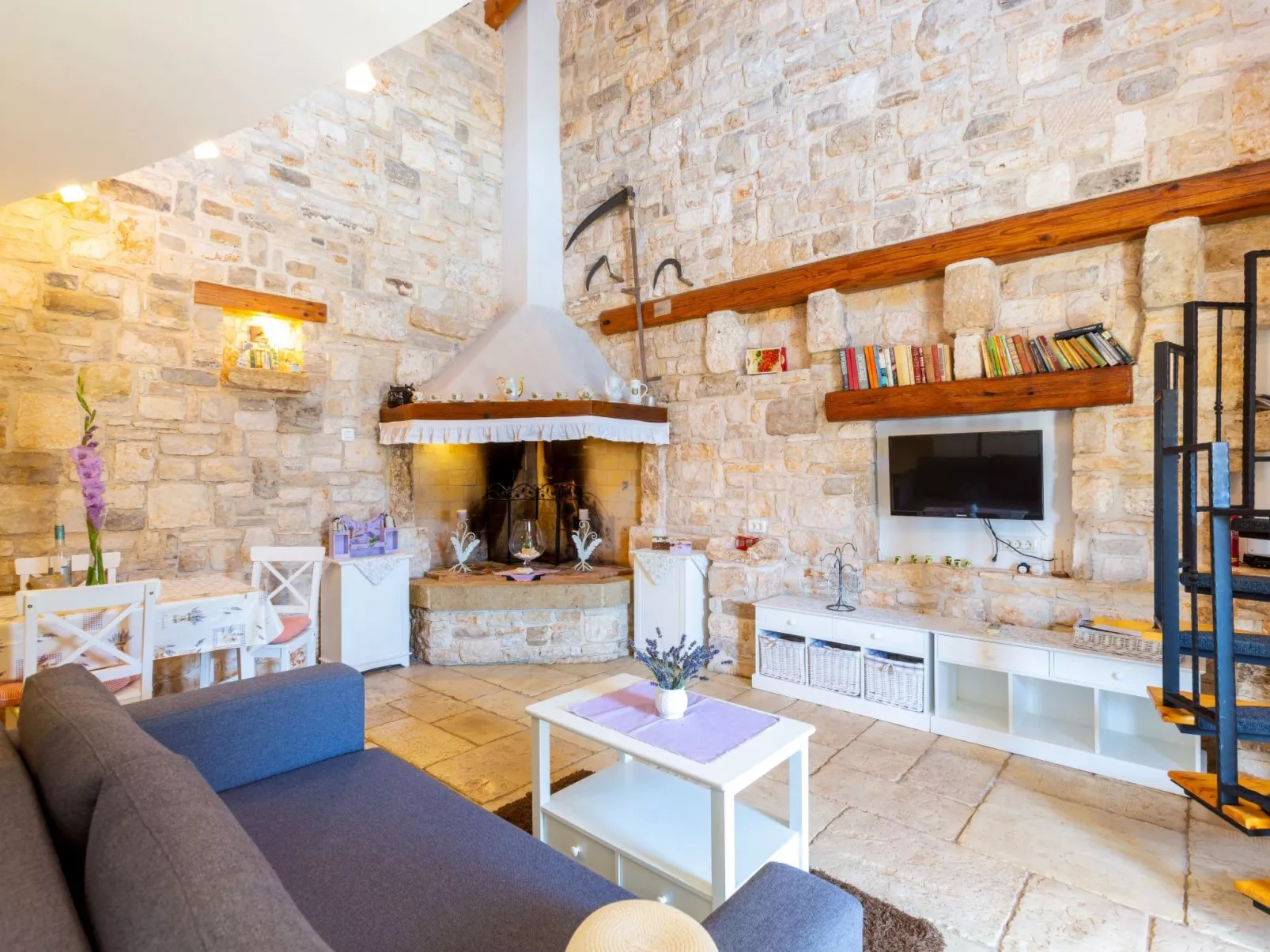 "Lilo Lavender" mit Whirlpool-Inside