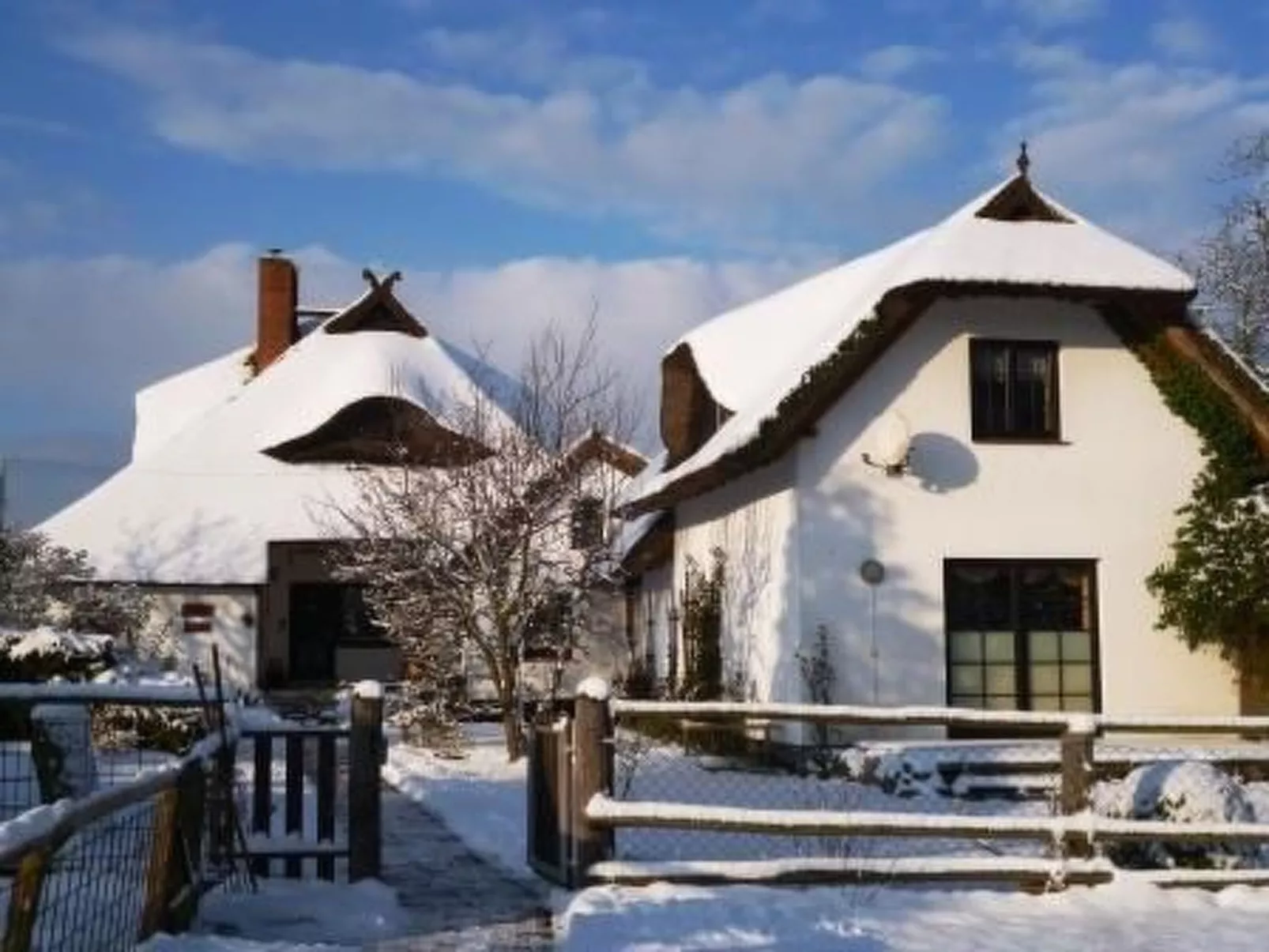 Schönes Ferienhaus mit Terrasse und Grill-Draußen