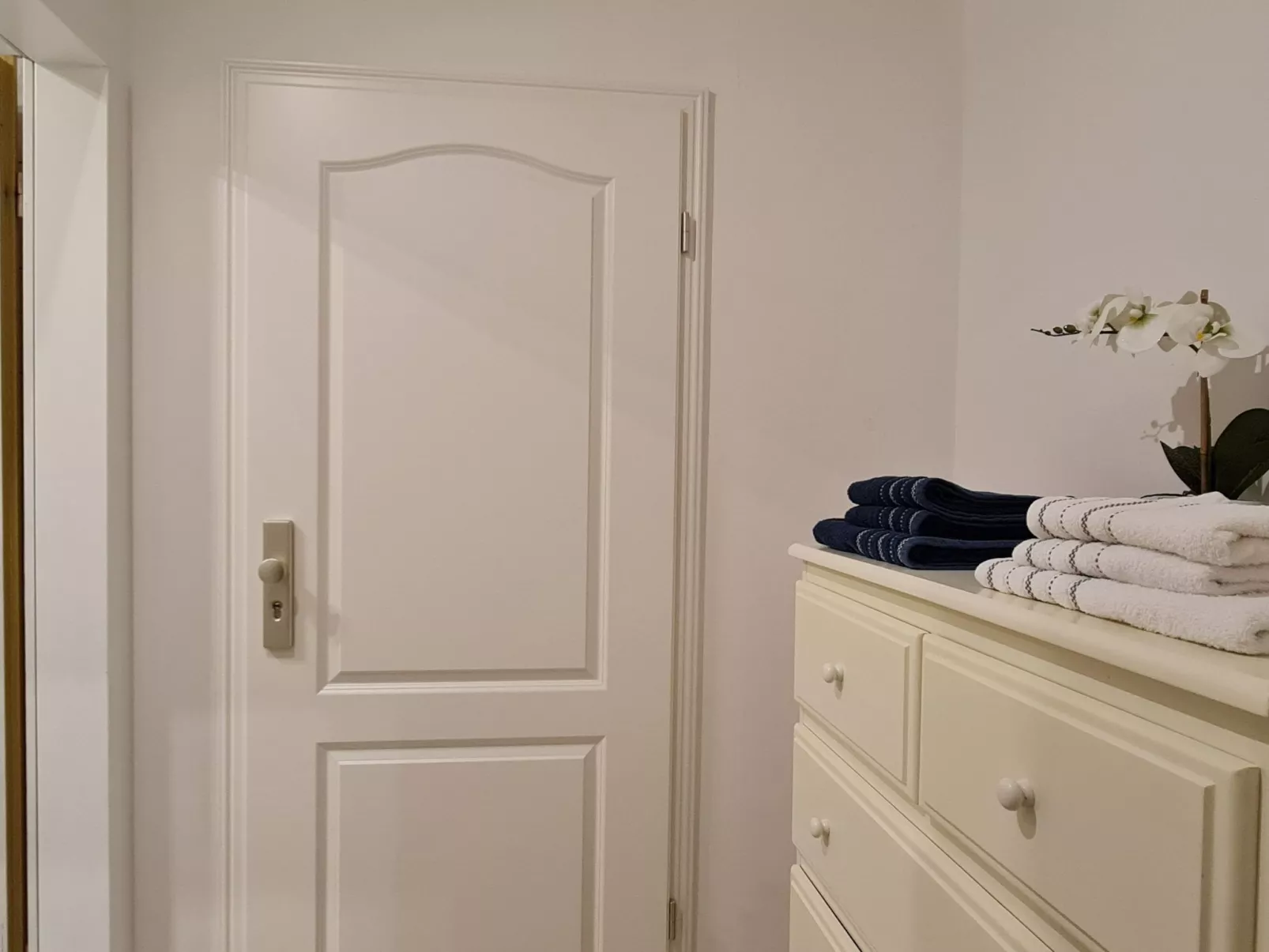 Dreibettzimmer mit Lounge-Terrasse und Garten - Inside