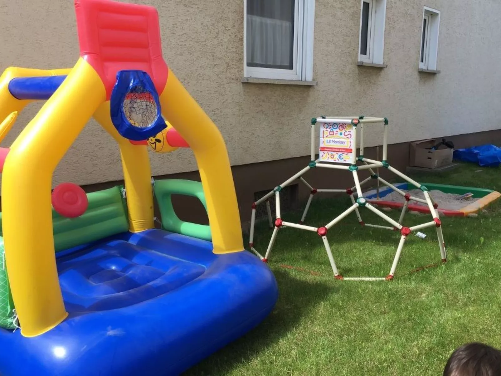 Große Ferienwohnung in Gosberg mit Terrasse, Garten und Grill-Draußen