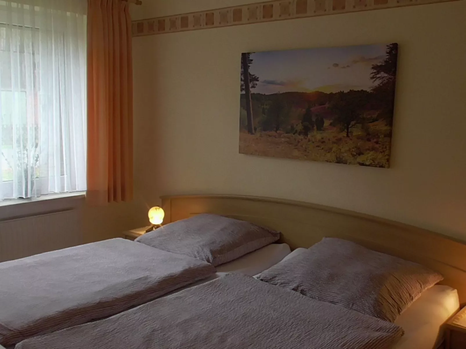 Mit überdachter Terrasse und Carport-Drinnen