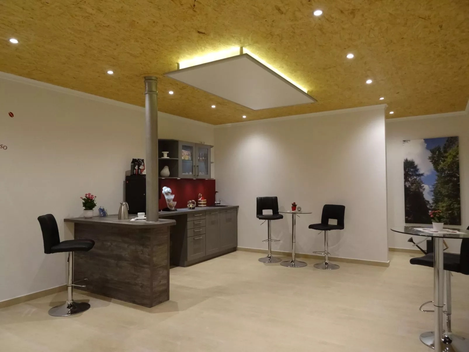 Modern eingerichtete Suite mit Terrasse-Drinnen