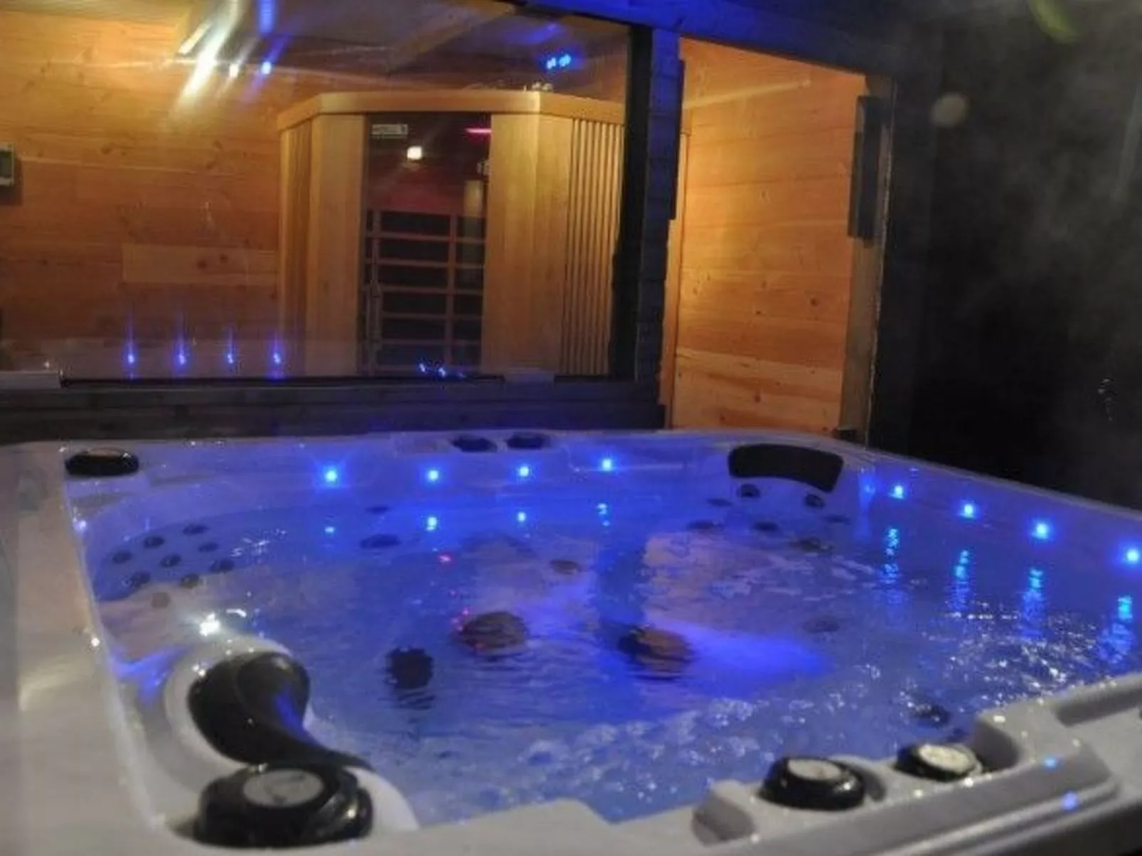 Gite de carractère renoviert mit Geschmack im Jahr 2017-Draußen