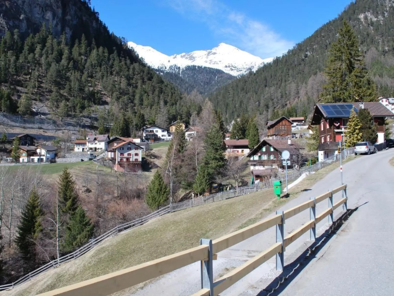 Blick auf herrliche Bergwelt-Image-tags.info