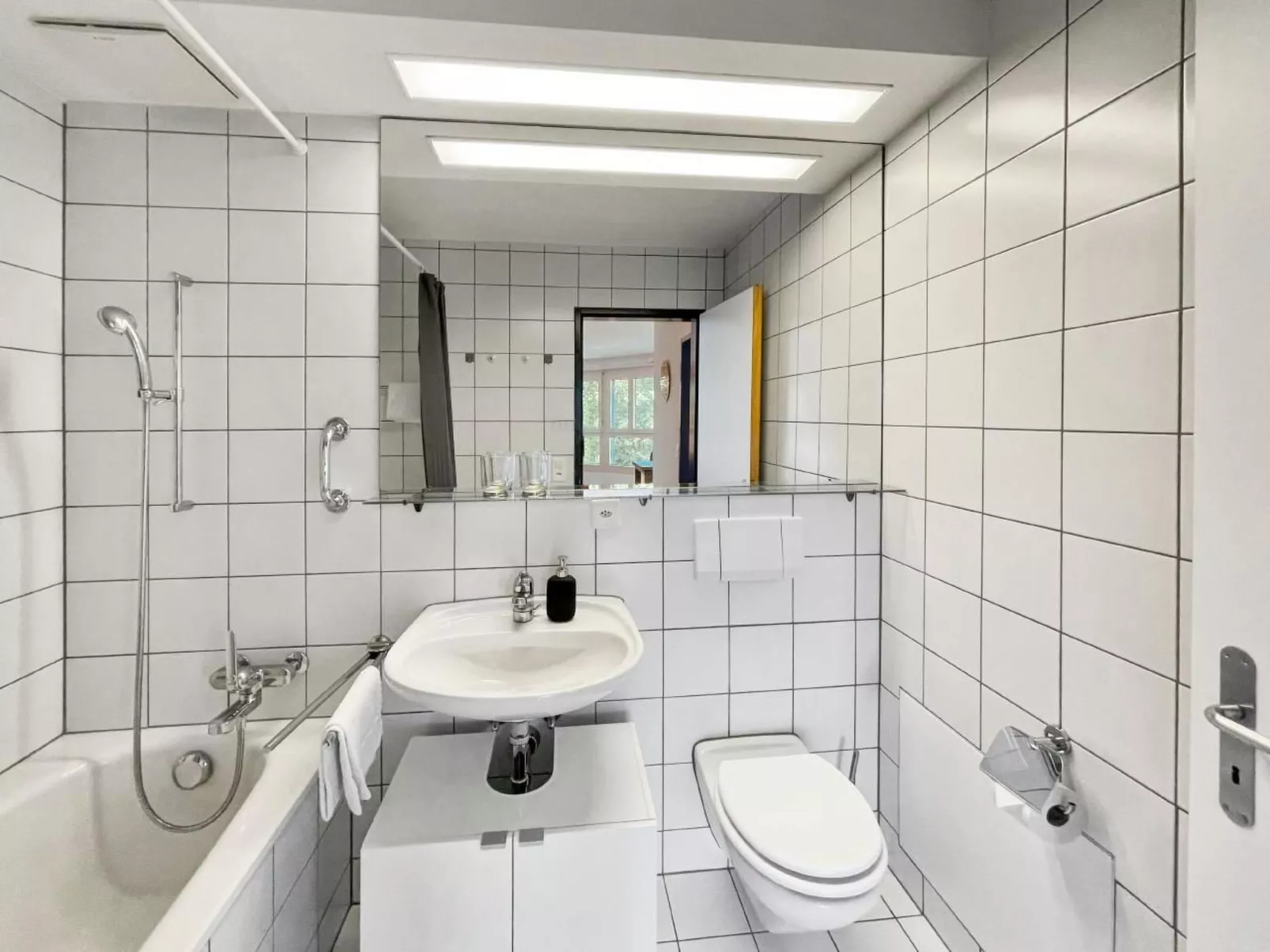 ARISER Zug Central Business Apartment-Inside