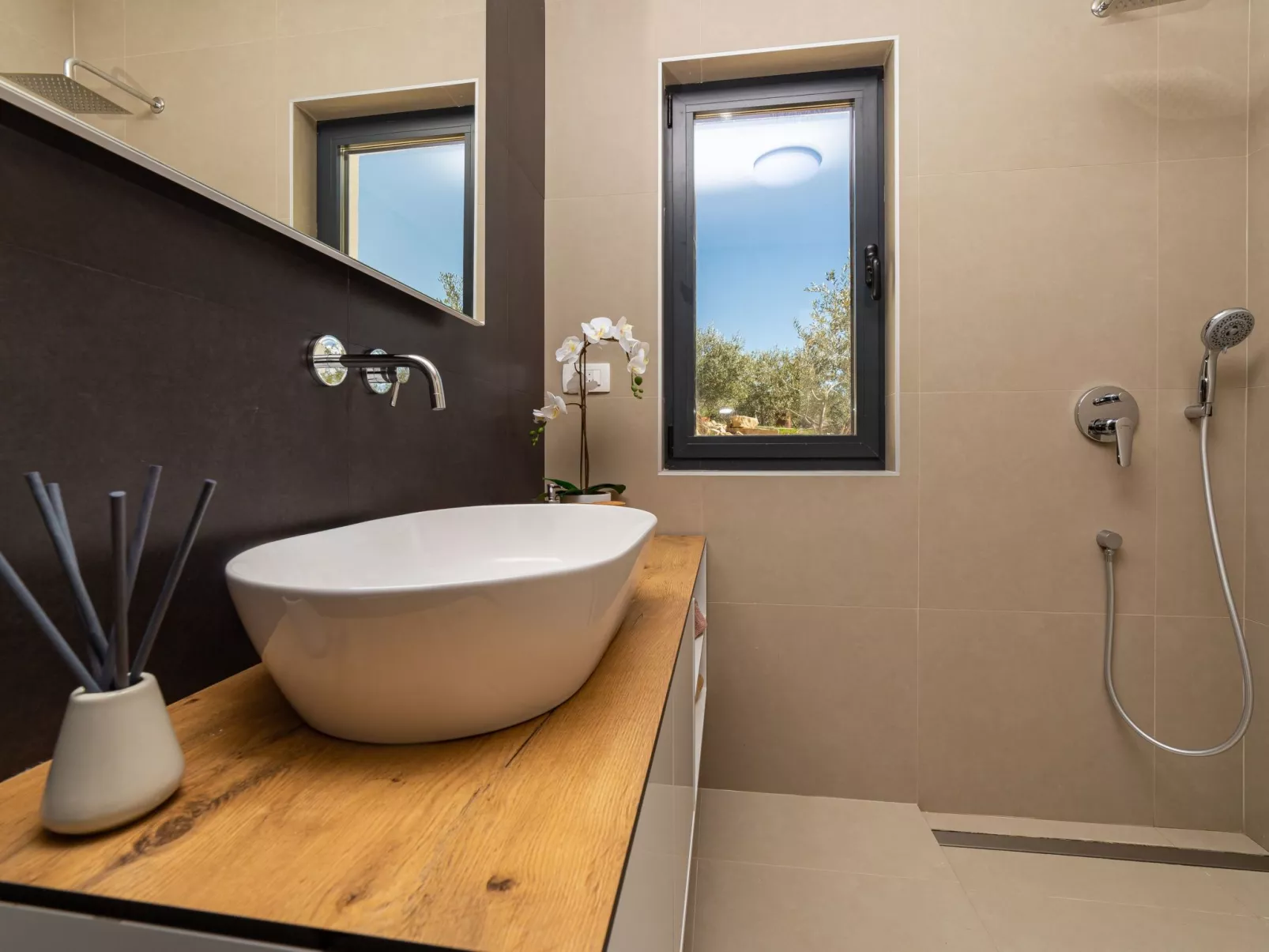 Haus für 9 Personen und 1 Kind in Kastel Luksic-Drinnen