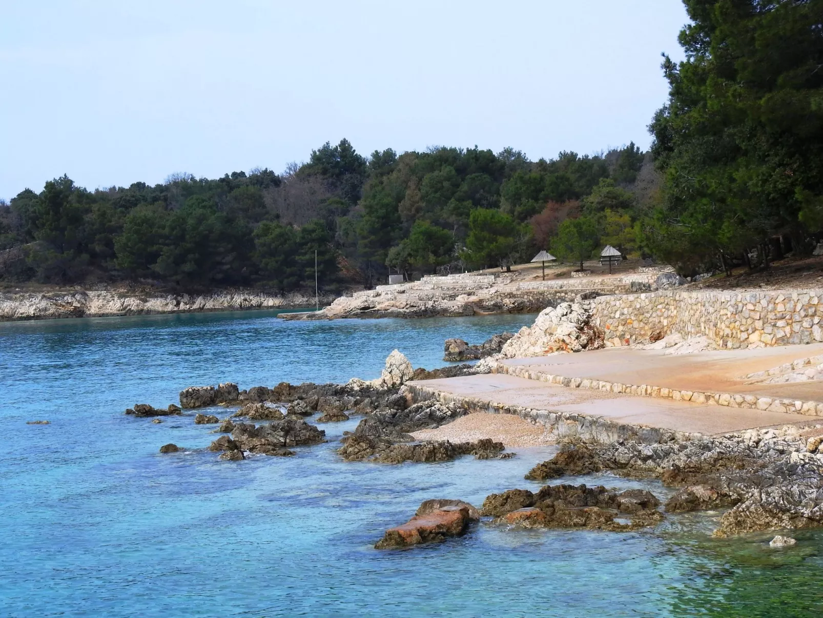 Gemütliches Ferienhaus in Pinezići mit großer Terrasse-Dehors