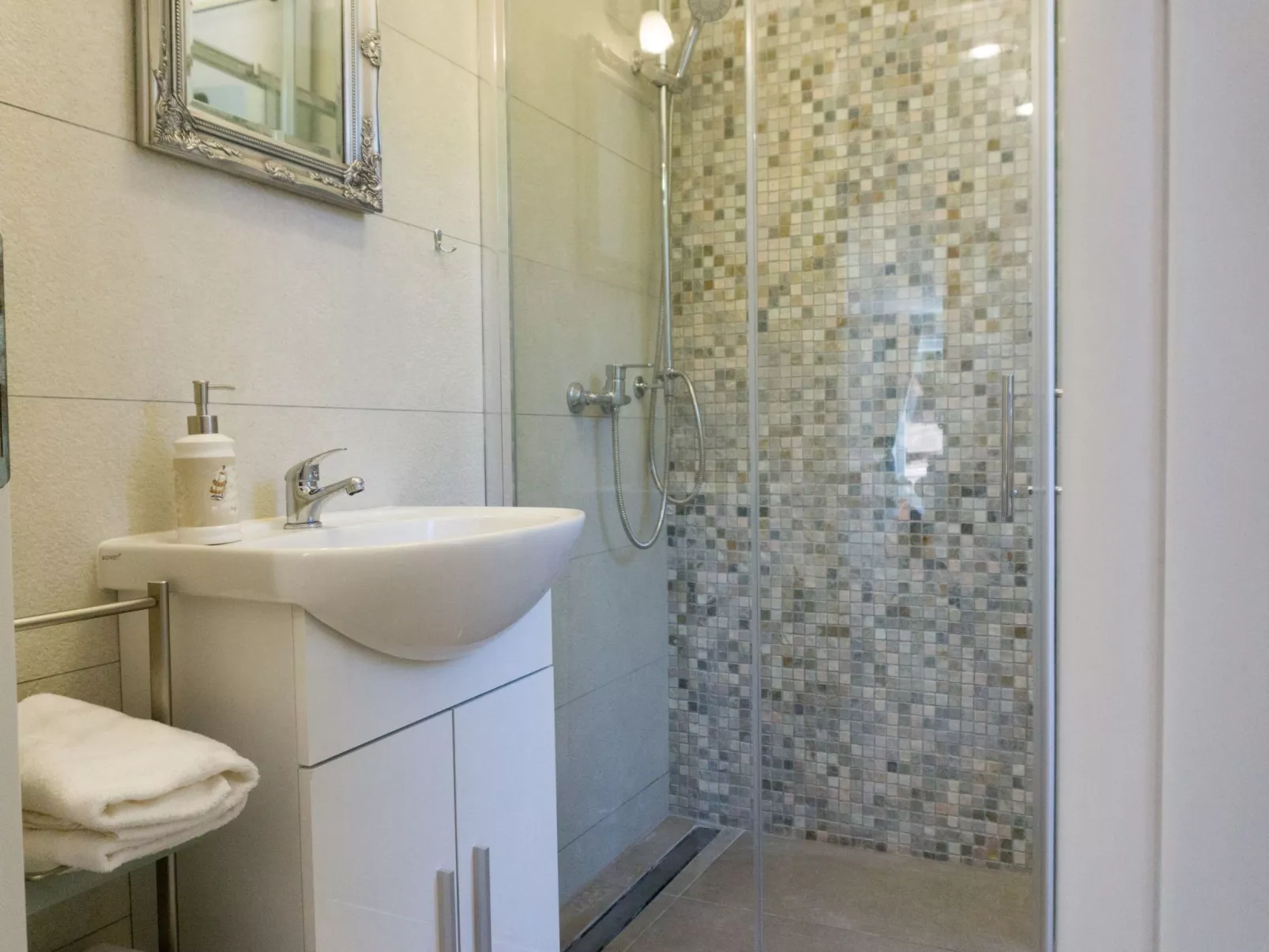 Nettes Ferienhaus in Smoljanci mit Privatem Pool-Image-tags.info