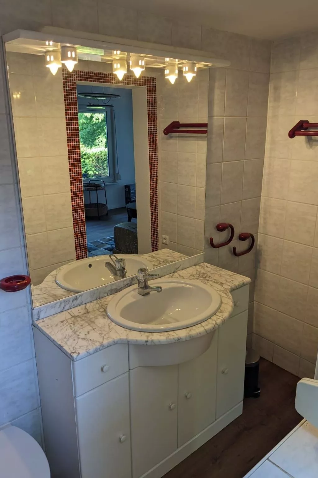 In Süd-Waldhanglage mit tollem Seeblick-Dedans