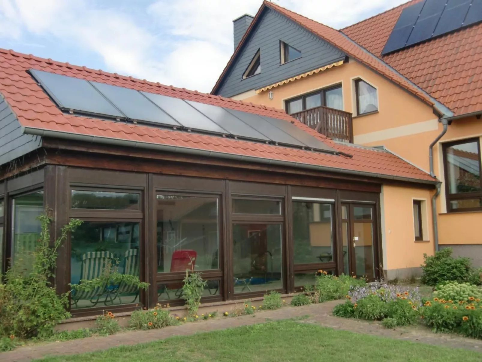 Nette Wohnung mit Garten, Grill und Pool-Draußen