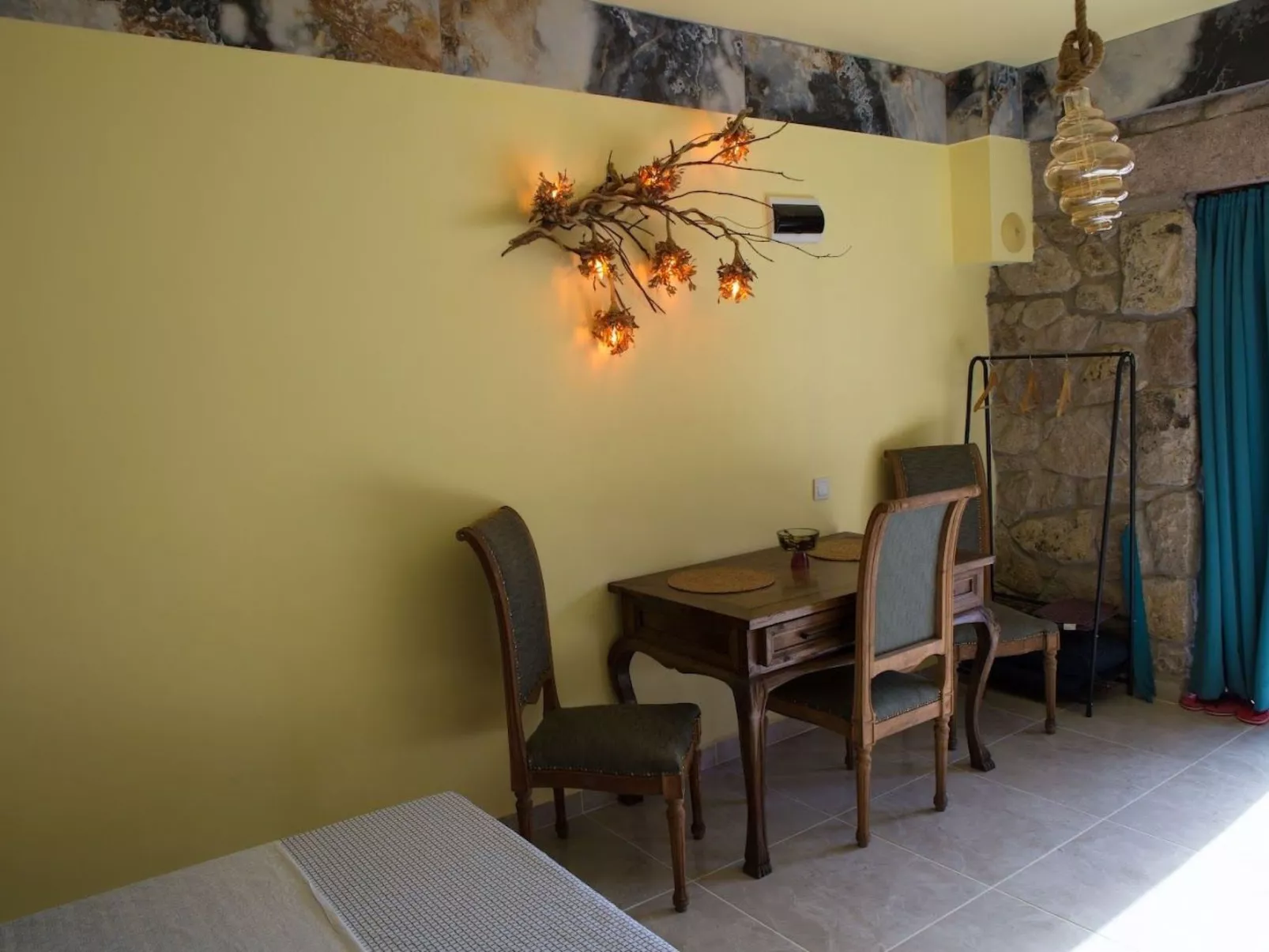 Assos Sivrice Gästehaus-Inside