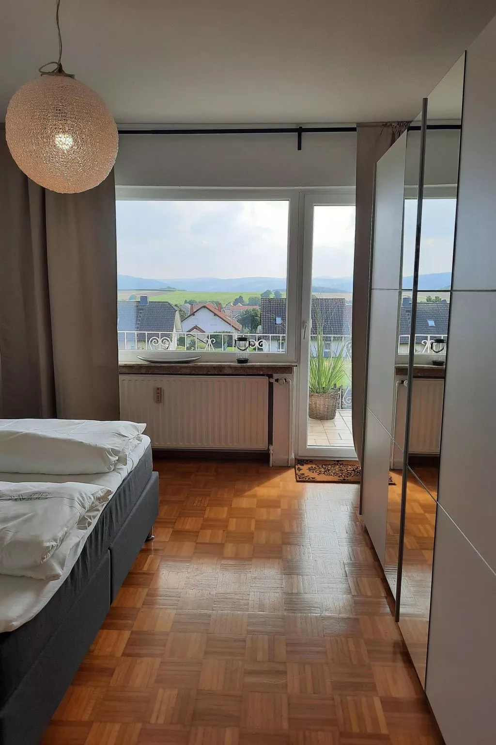 Idyll mit Loggia und Garten-Image-tags.info