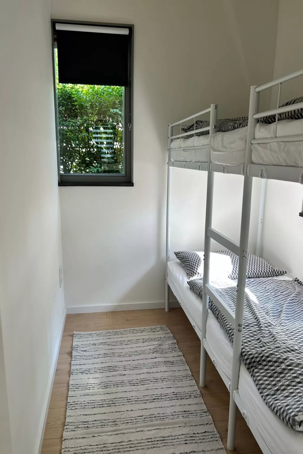 Winziges Sonnenhaus-Drinnen