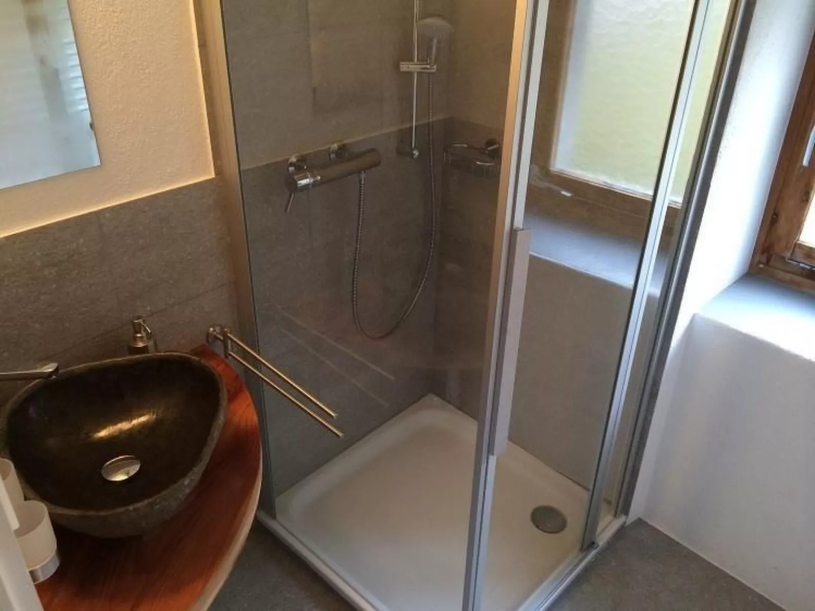 Maiensäss 5.5 Zi sonnig und rustikal-Drinnen