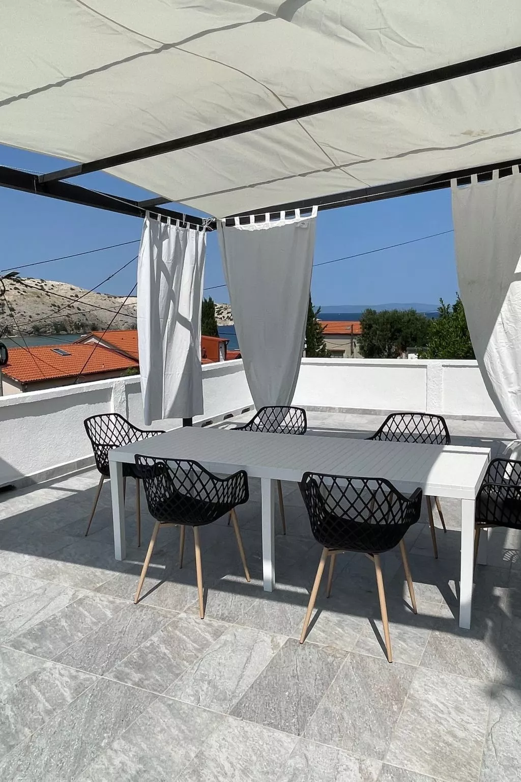 Mit Blick auf das Wasser-Draußen