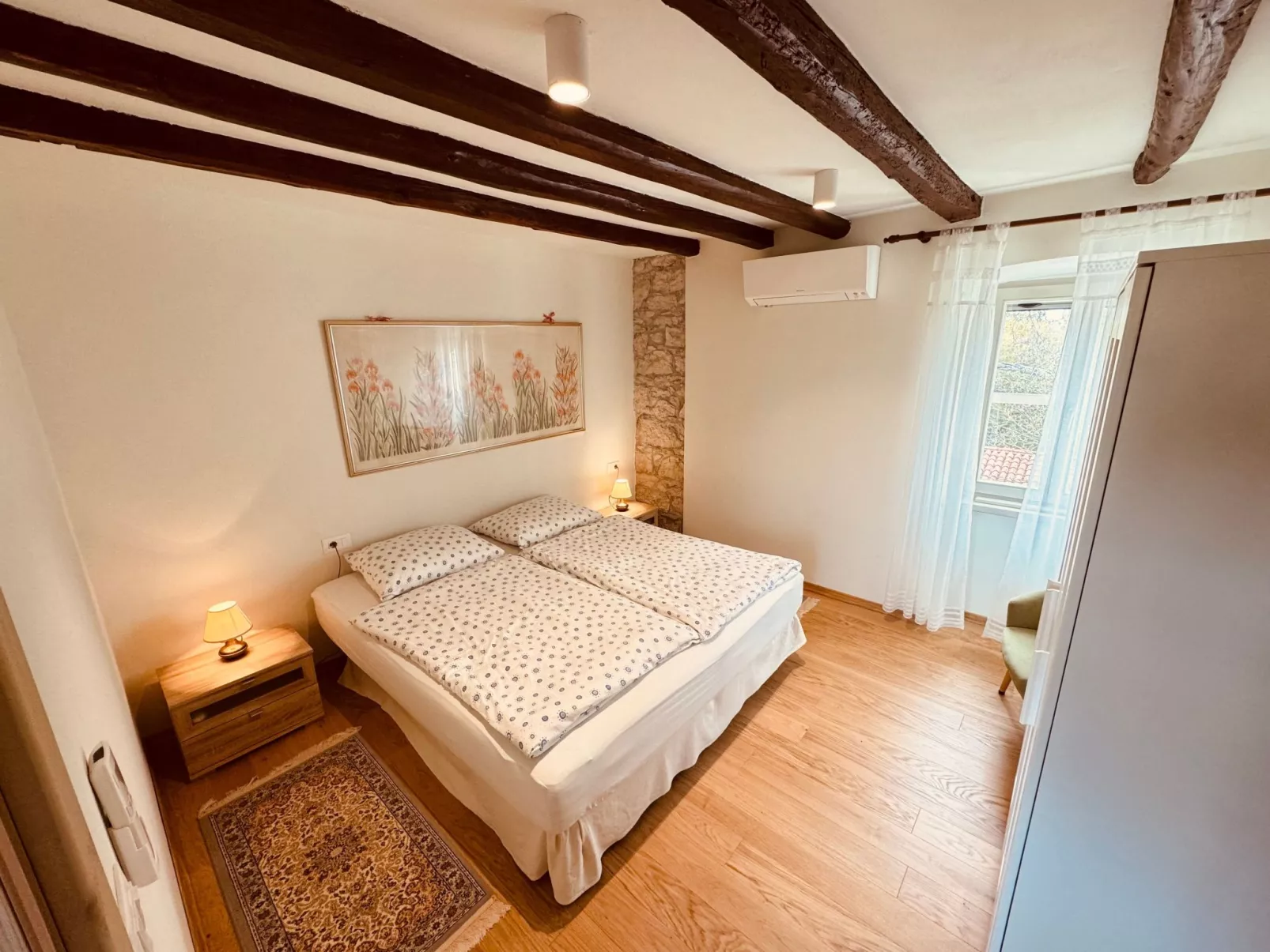 Ferienvilla mit Garten, Grill und Terrasse-Drinnen