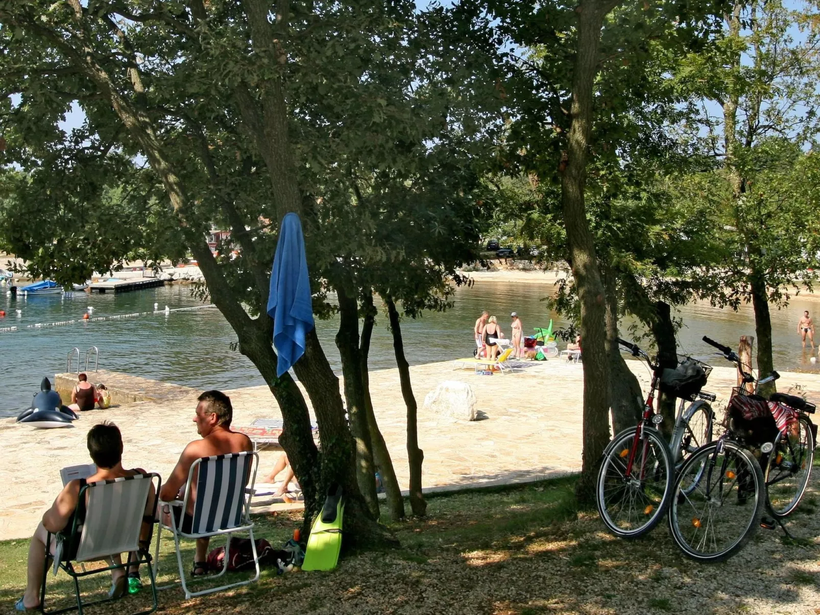 Freistehender Bungalow Perla mit Garten und Grill-Draußen