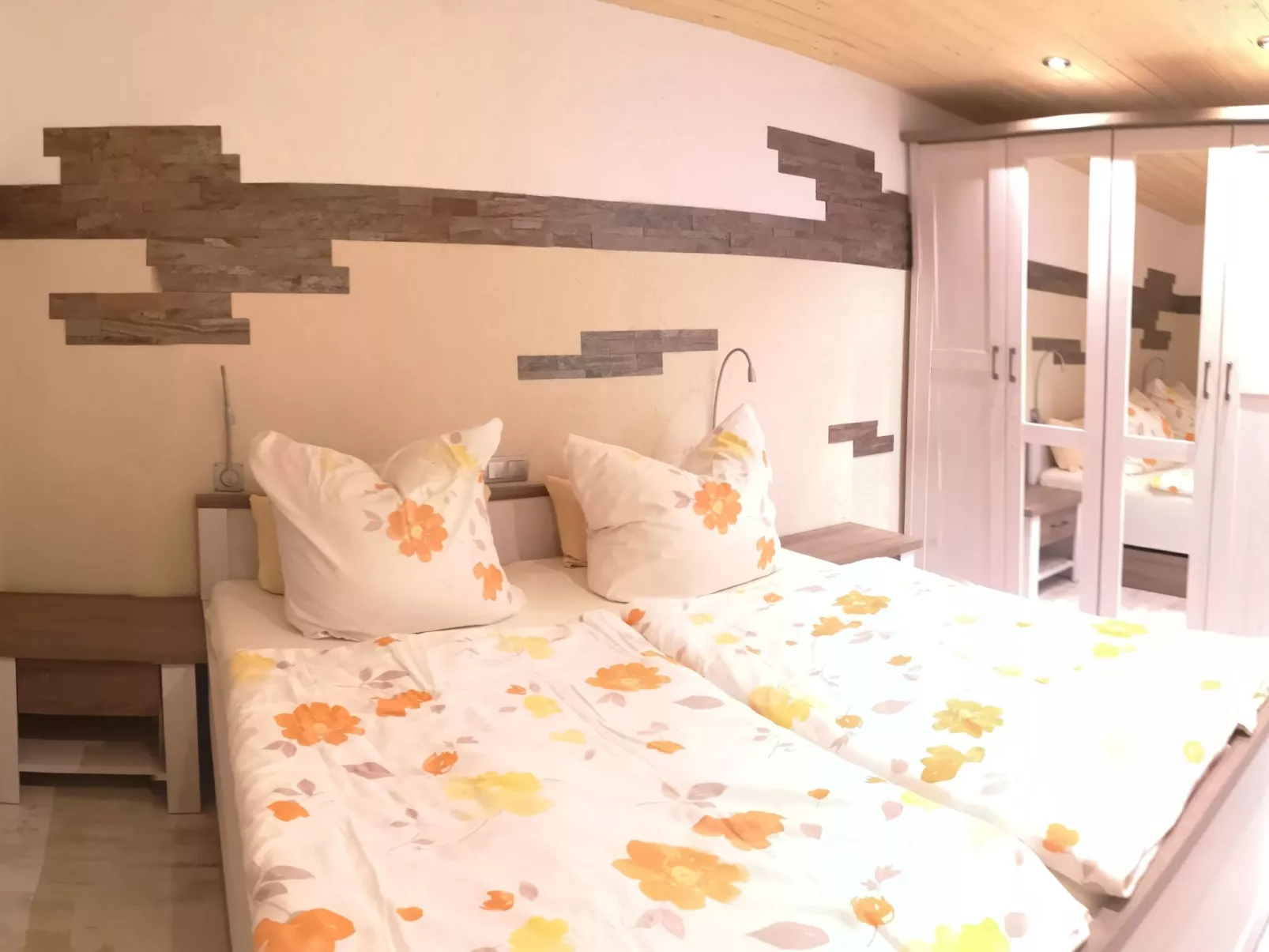 "Sonne & Mond"-Dedans