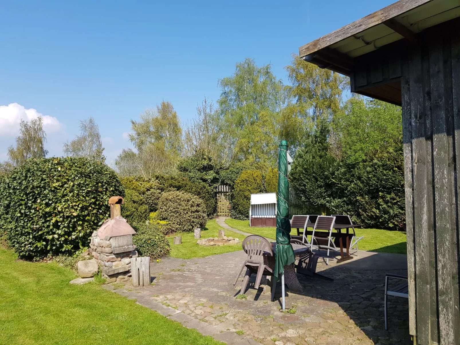 Wunderschönes Ferienhaus mit Garten und Terrasse-Draußen