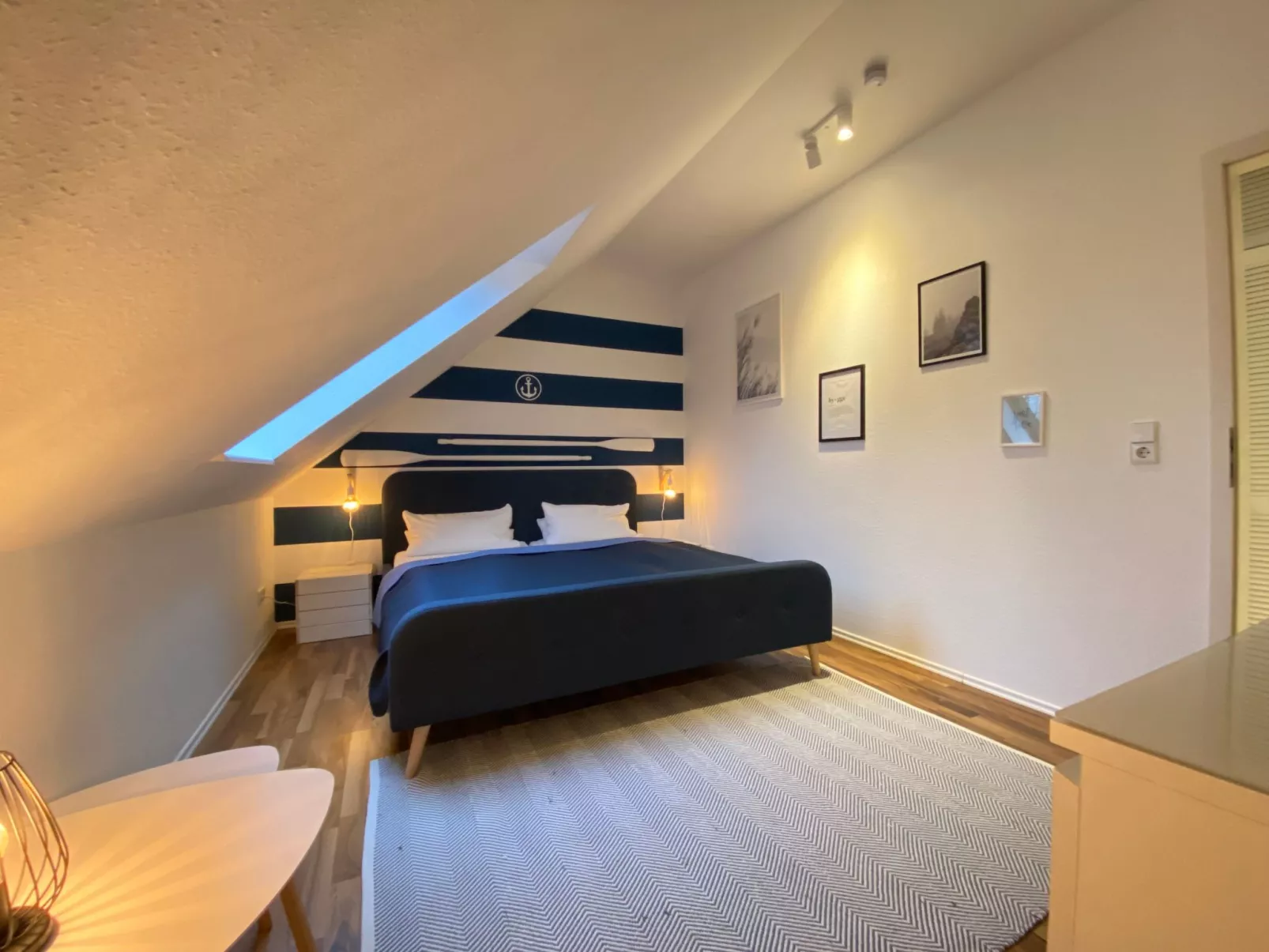 Mit Stellplatz mitten im Grünen-Drinnen