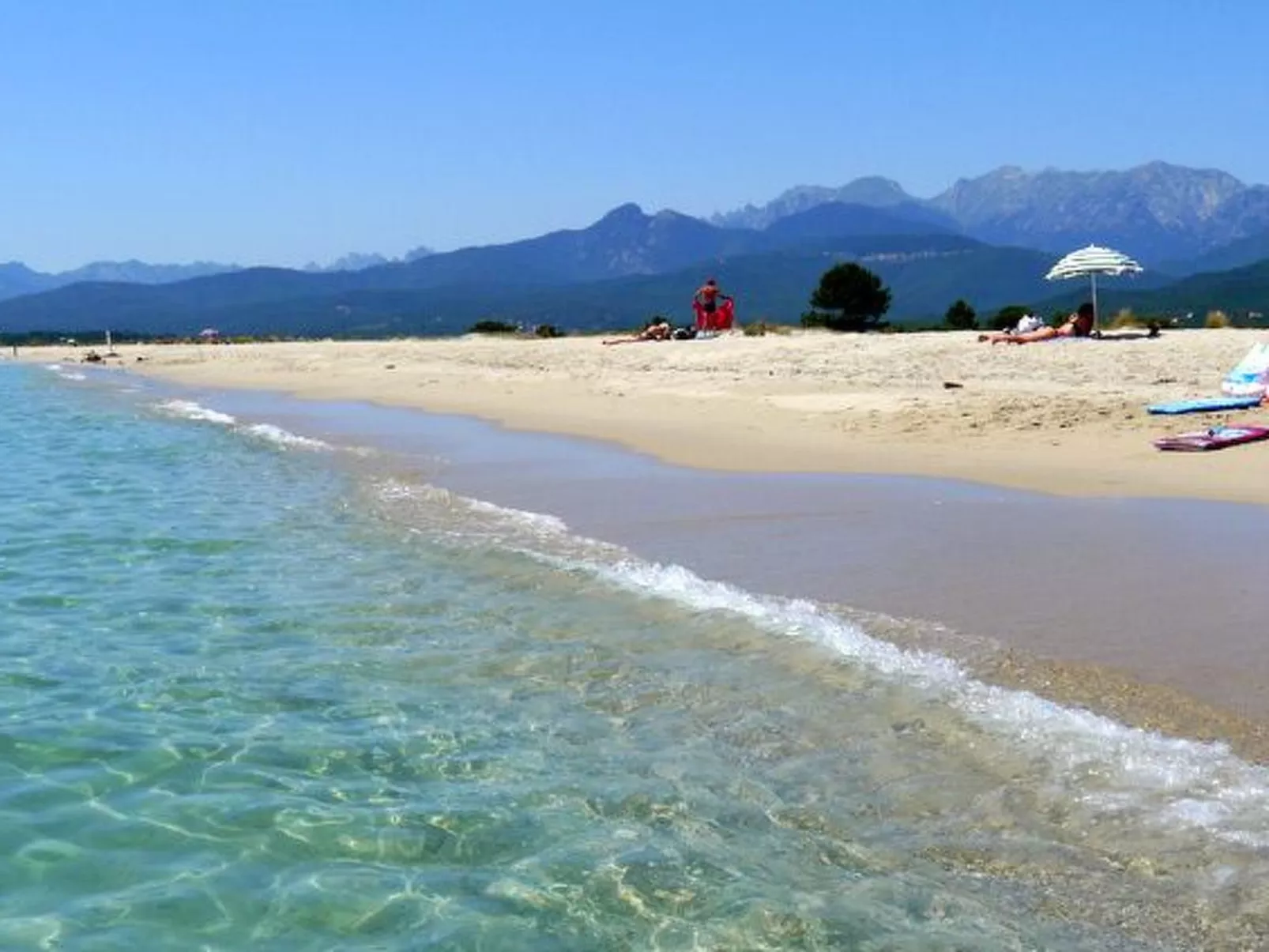 Haus mit Garten, Grill und Terrasse-Draußen
