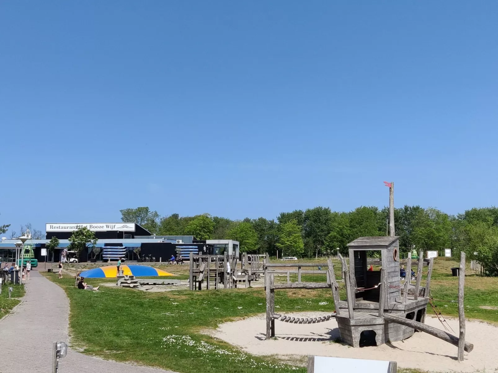 Chalet in Strandnähe-Draußen