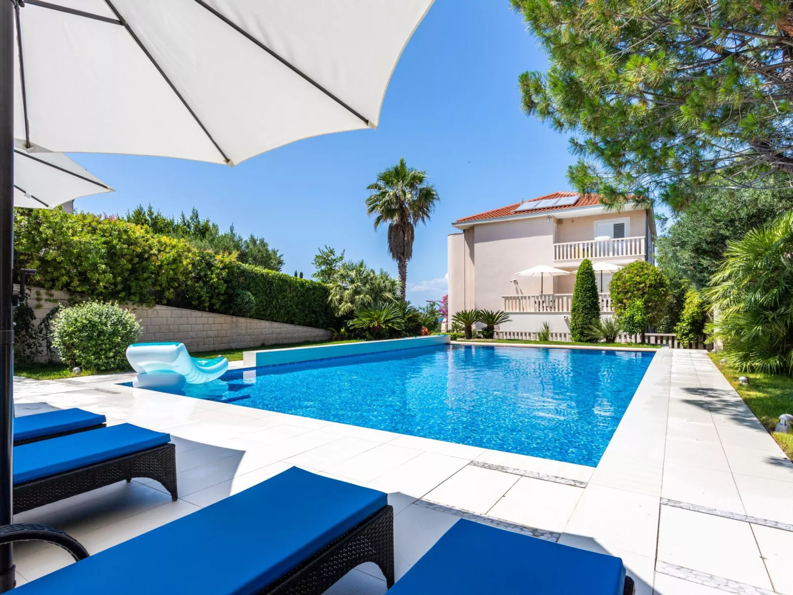 Geräumige Ferienwohnung mit privatem Sonnenbalkon-Dehors