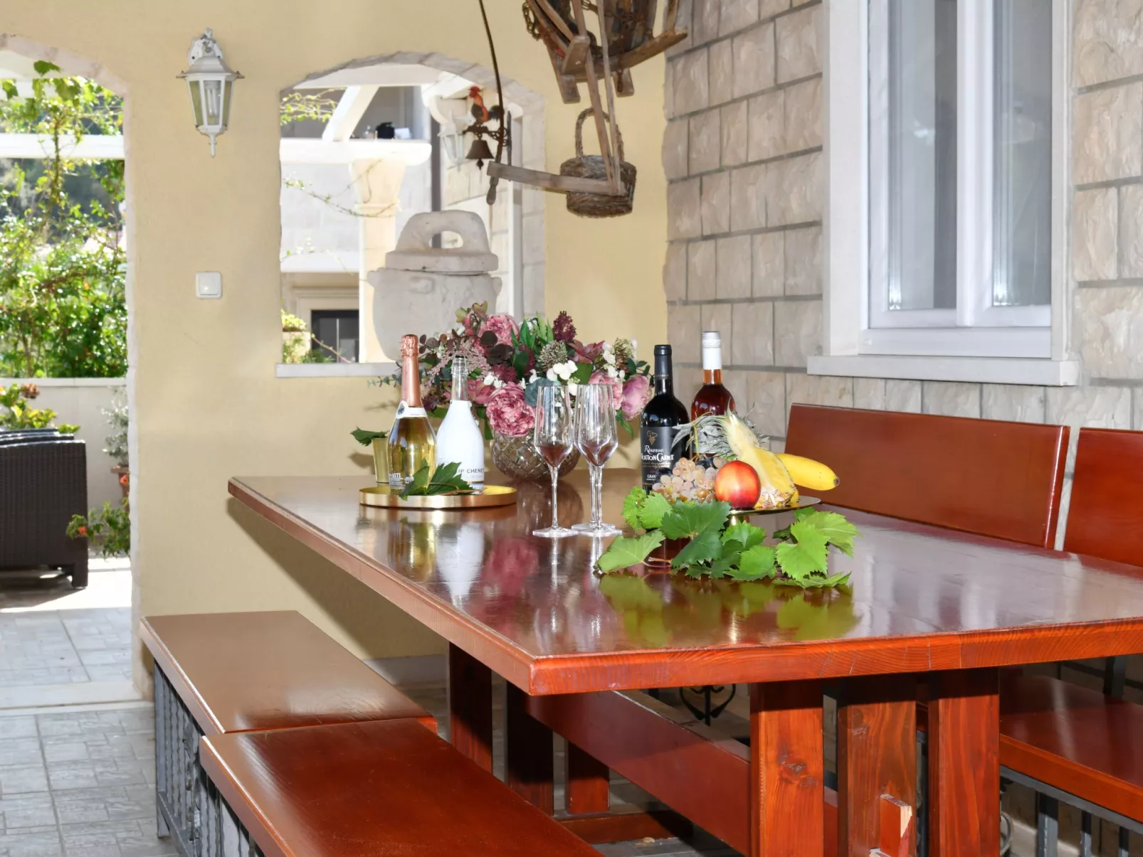 Ferienvilla in ruhiger Lage mit Pool-Draußen