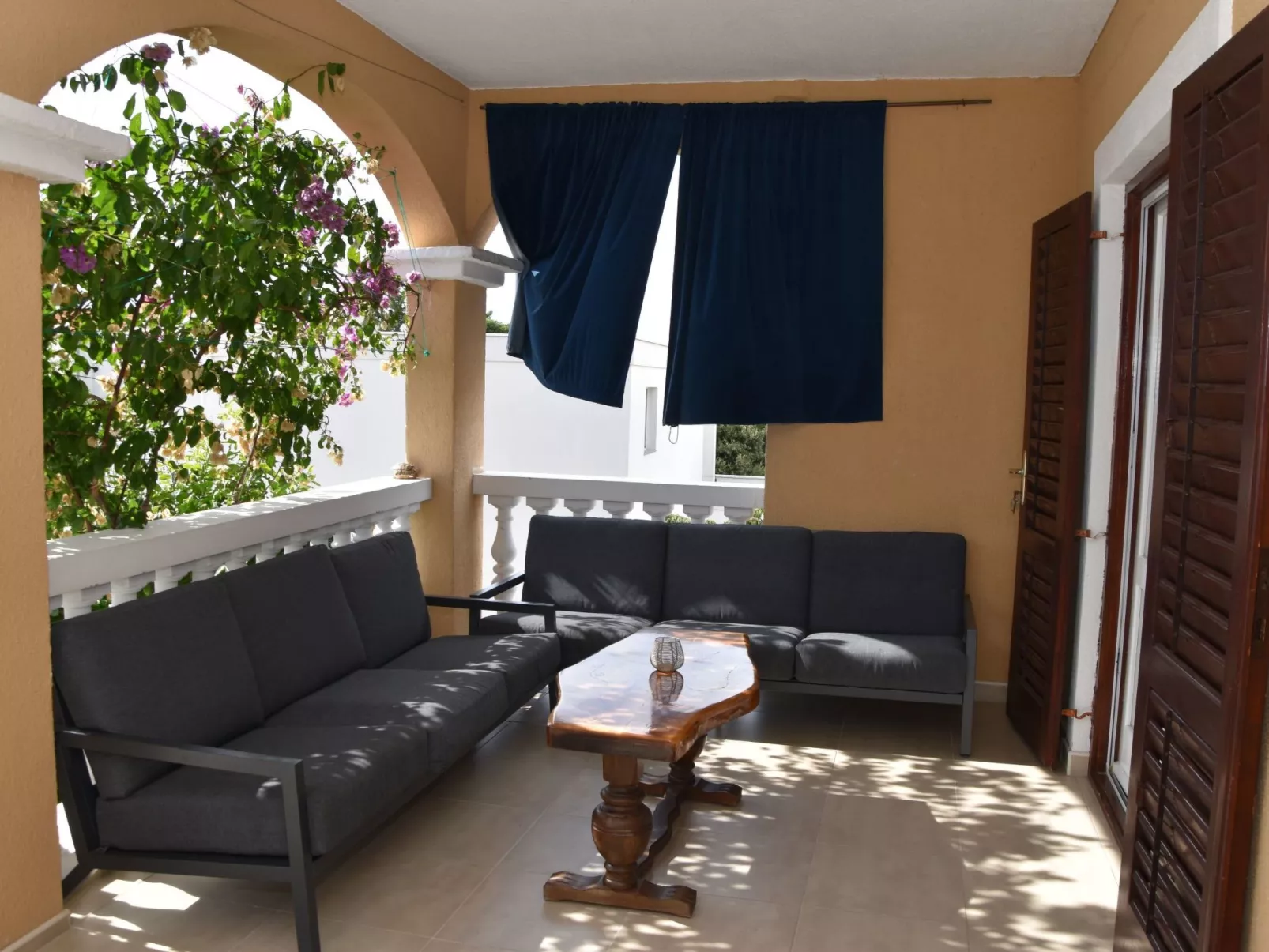 Ruhige Ferienwohnung mit Terrasse und Garten-Drinnen