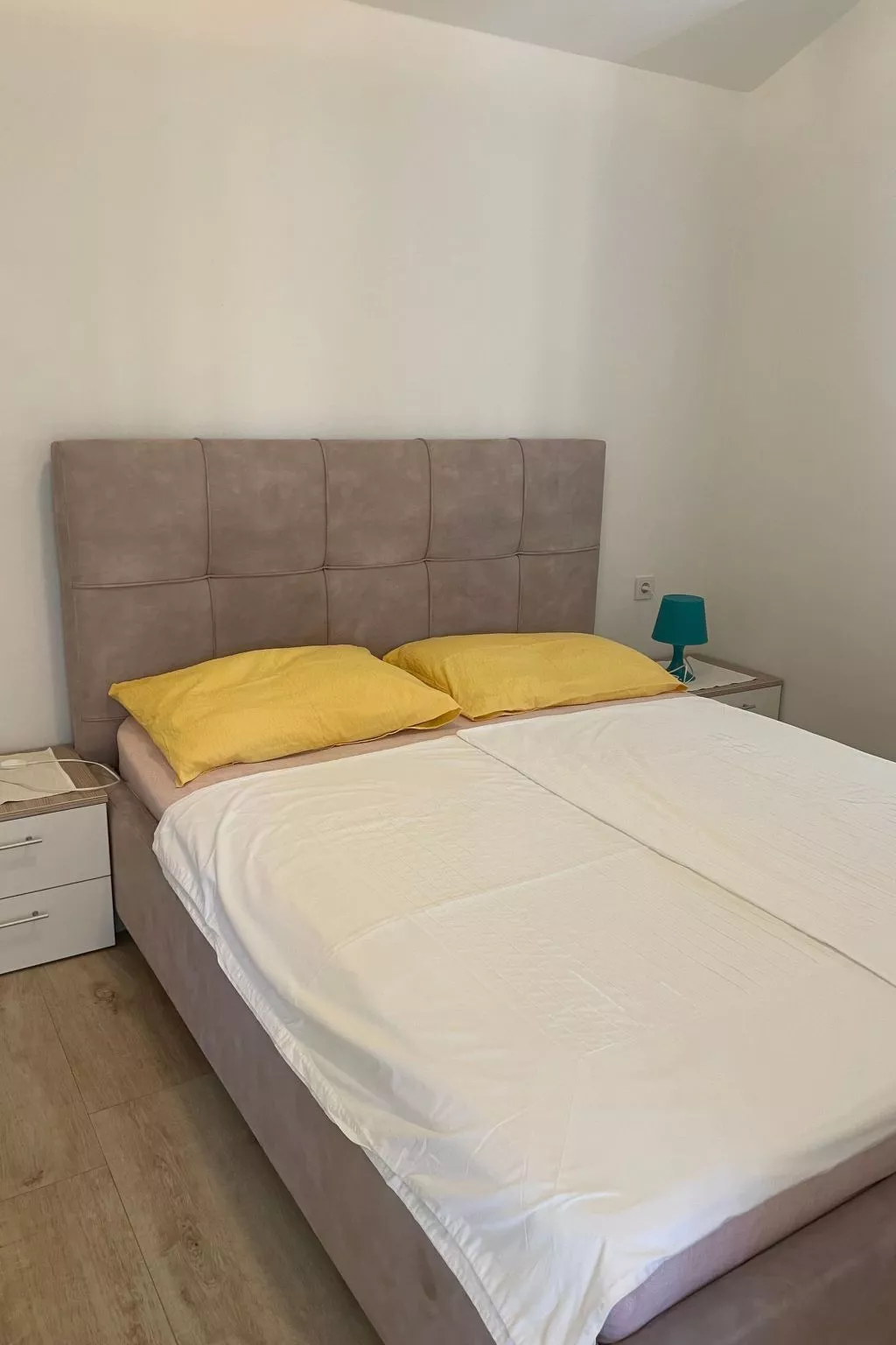 "Sanset" mit Blick auf das Wasser-Drinnen