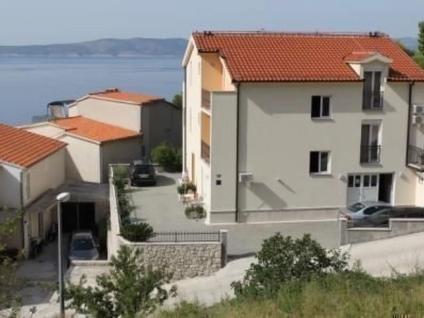 Wohnung im zweiten Stock mit Balkonen-Dehors