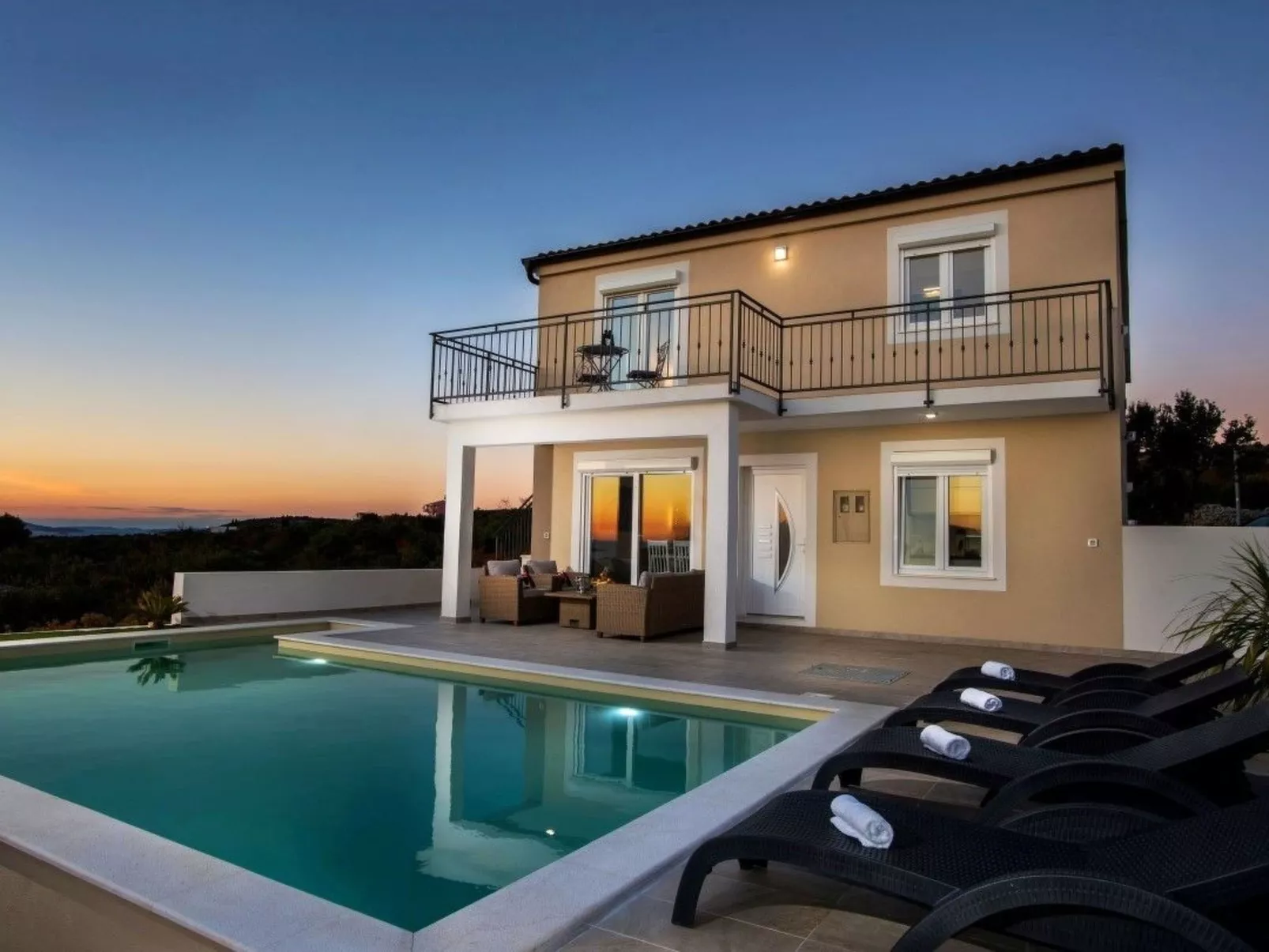 In Primošten mit privatem Pool-Dedans