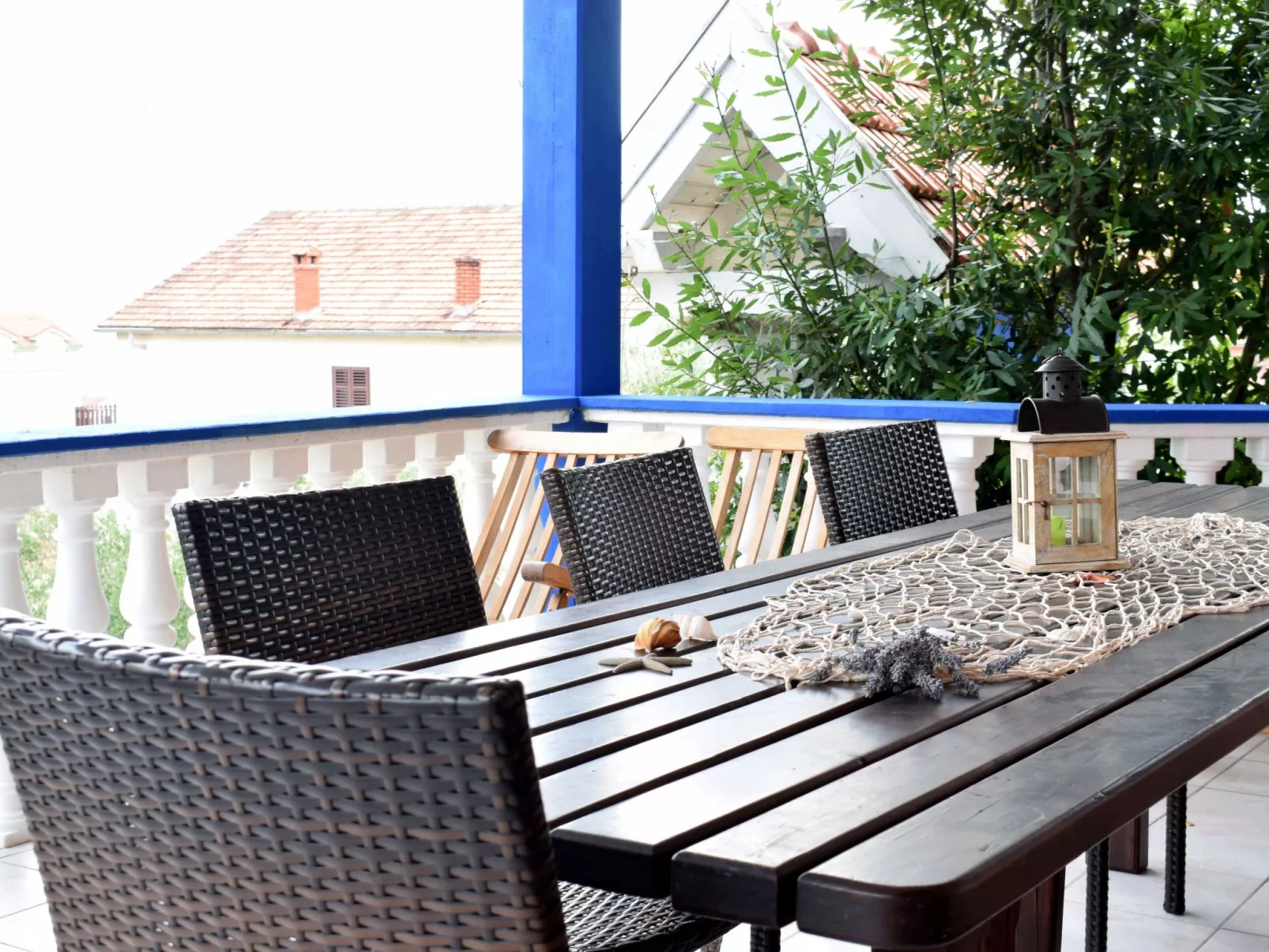 Für sechs Personen mit Terrasse im Erdgeschoss gelegen-Outside