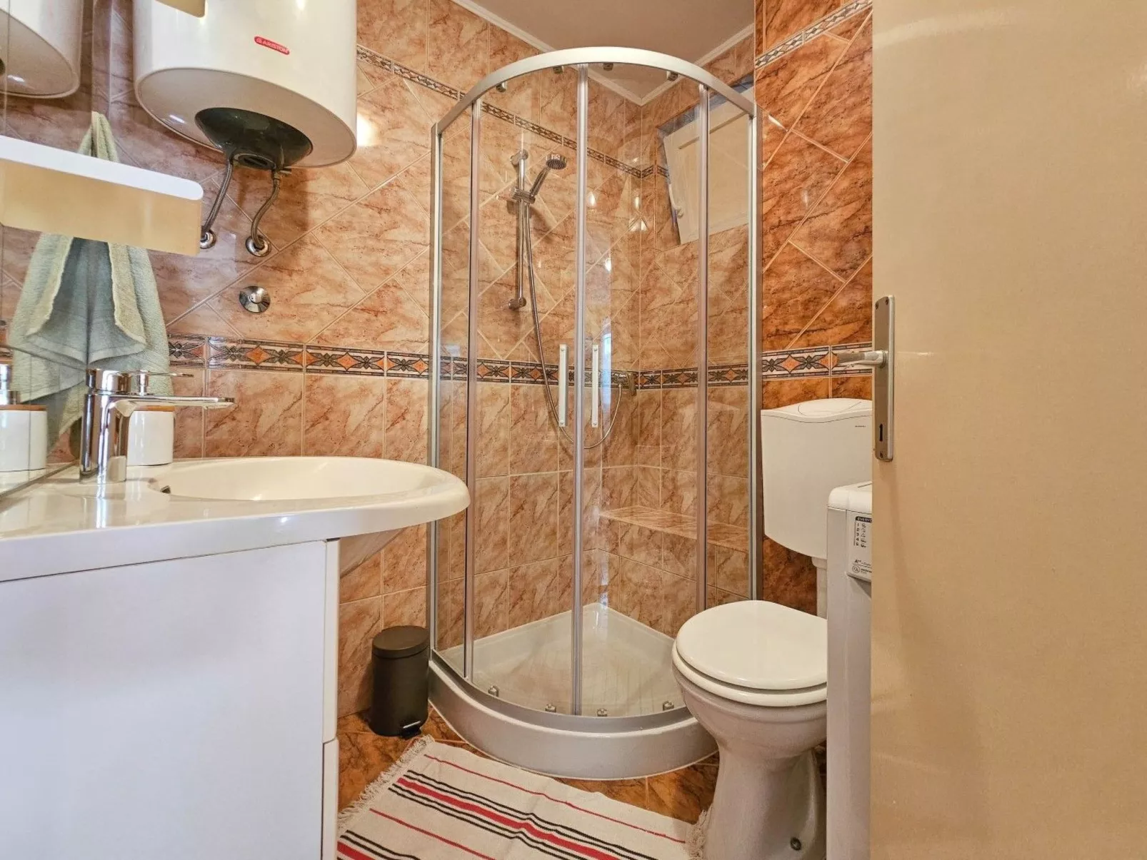 Wohnung "Domili" mit eigener Terrasse-Drinnen