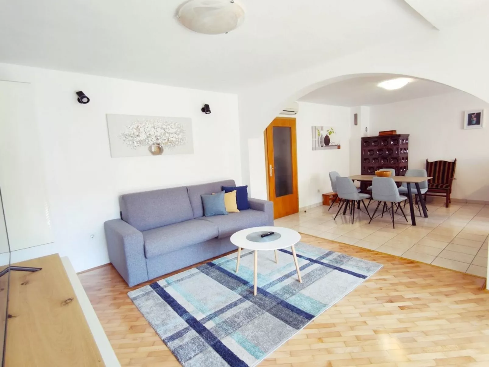 "Jela" mit Terrasse-Inside