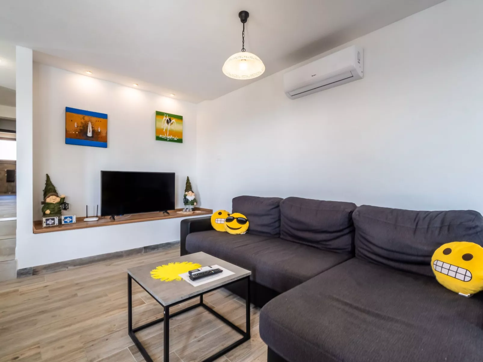 Elegantes Escape mit Pool und Panoramablick-Dedans